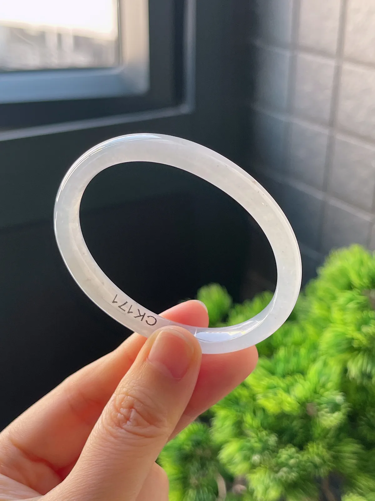 贵妃镯52.7圈口，翡翠冰种白色手镯