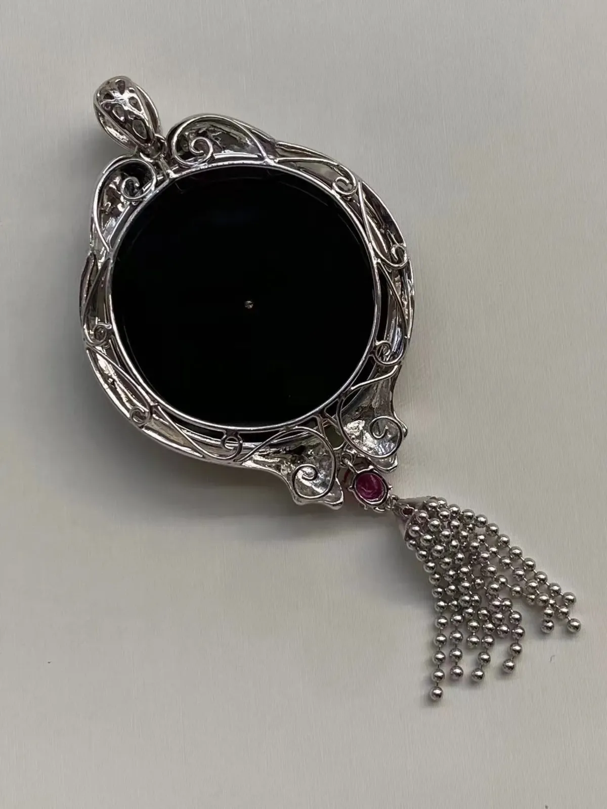 墨翠：【平安扣】吊坠、18K金+南非钻镶嵌豪华镶嵌、细腻干净，黑度极黑，性价比高，做工精致，打灯透绿 裸石尺寸 35.9.