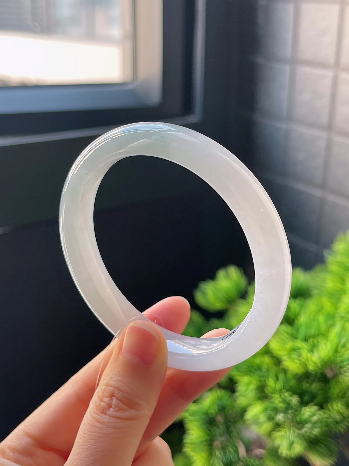 正圈57.3圈口，翡翠冰糯种白色手镯