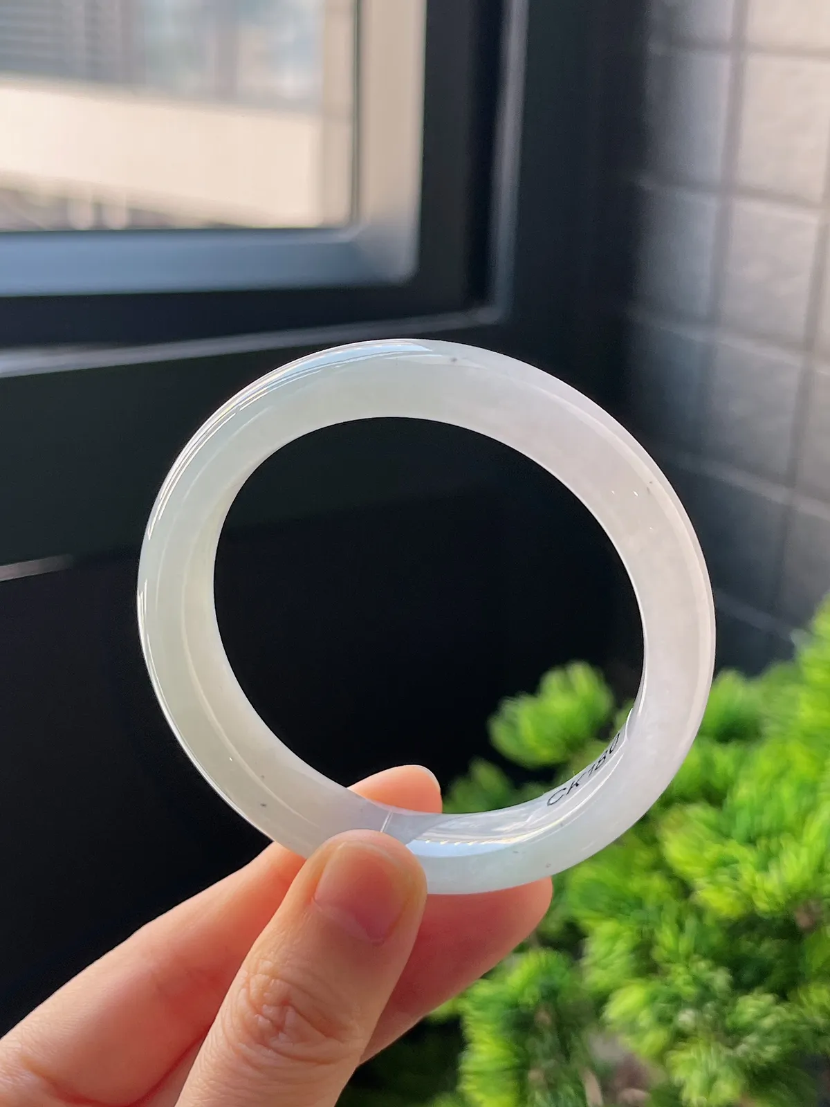 正圈54.2圈口，翡翠冰糯种淡绿色手镯