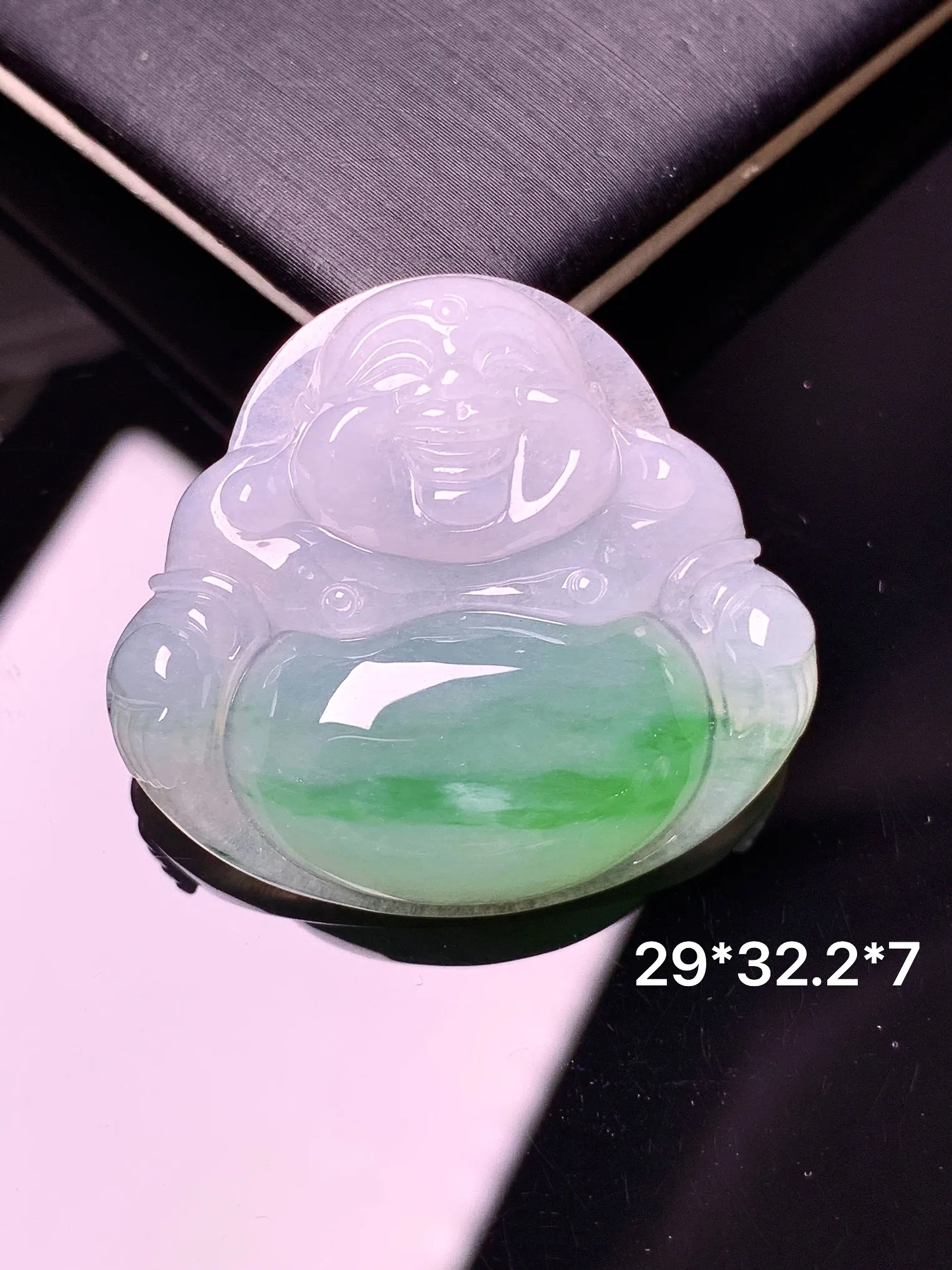 飘绿佛公吊坠 玉质细腻 色泽清新艳丽 整体尺寸29*32.2*7