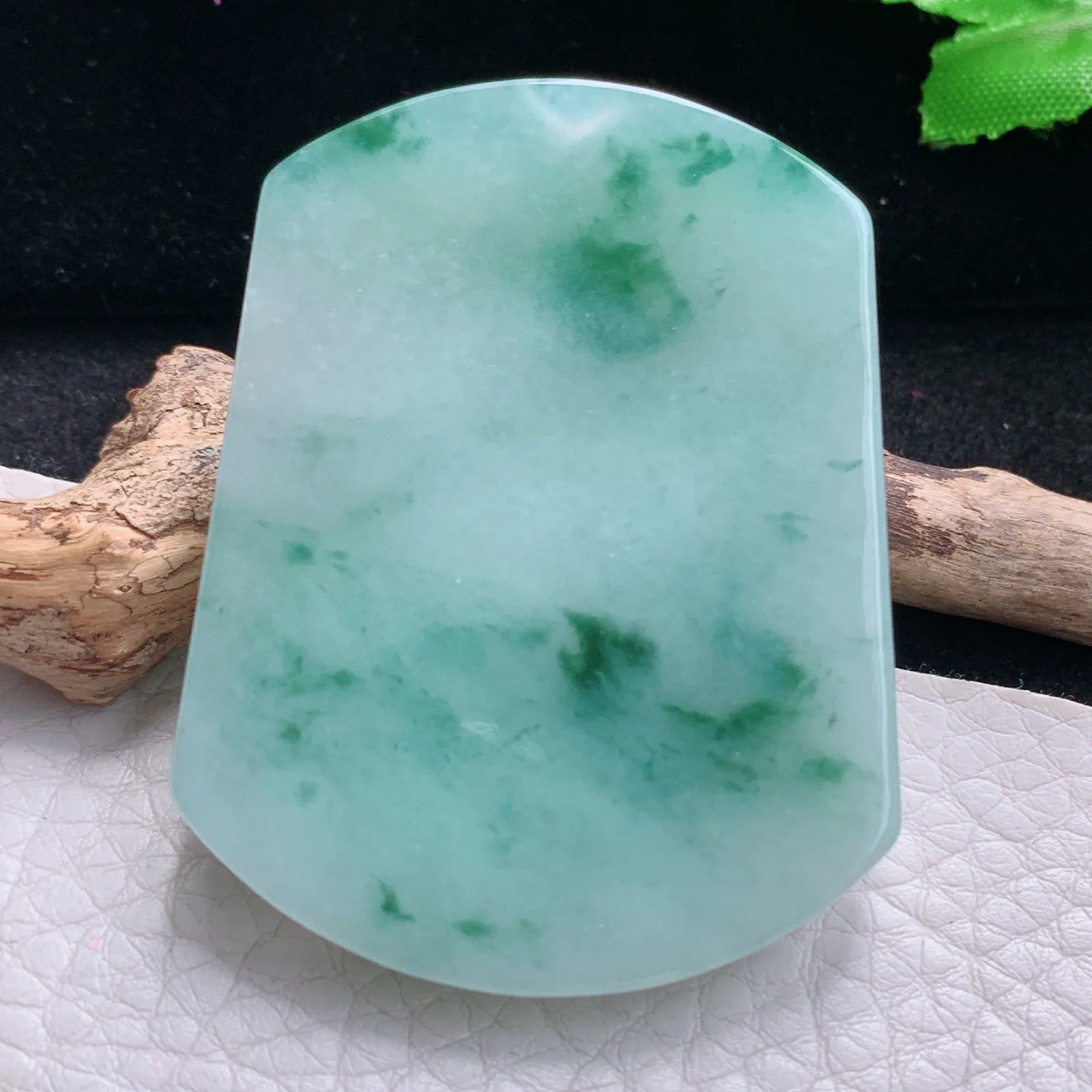 zen自然光54.2*42*6.3天然缅甸翡翠飘绿平安无事牌 素面牌玉吊坠 玉挂件