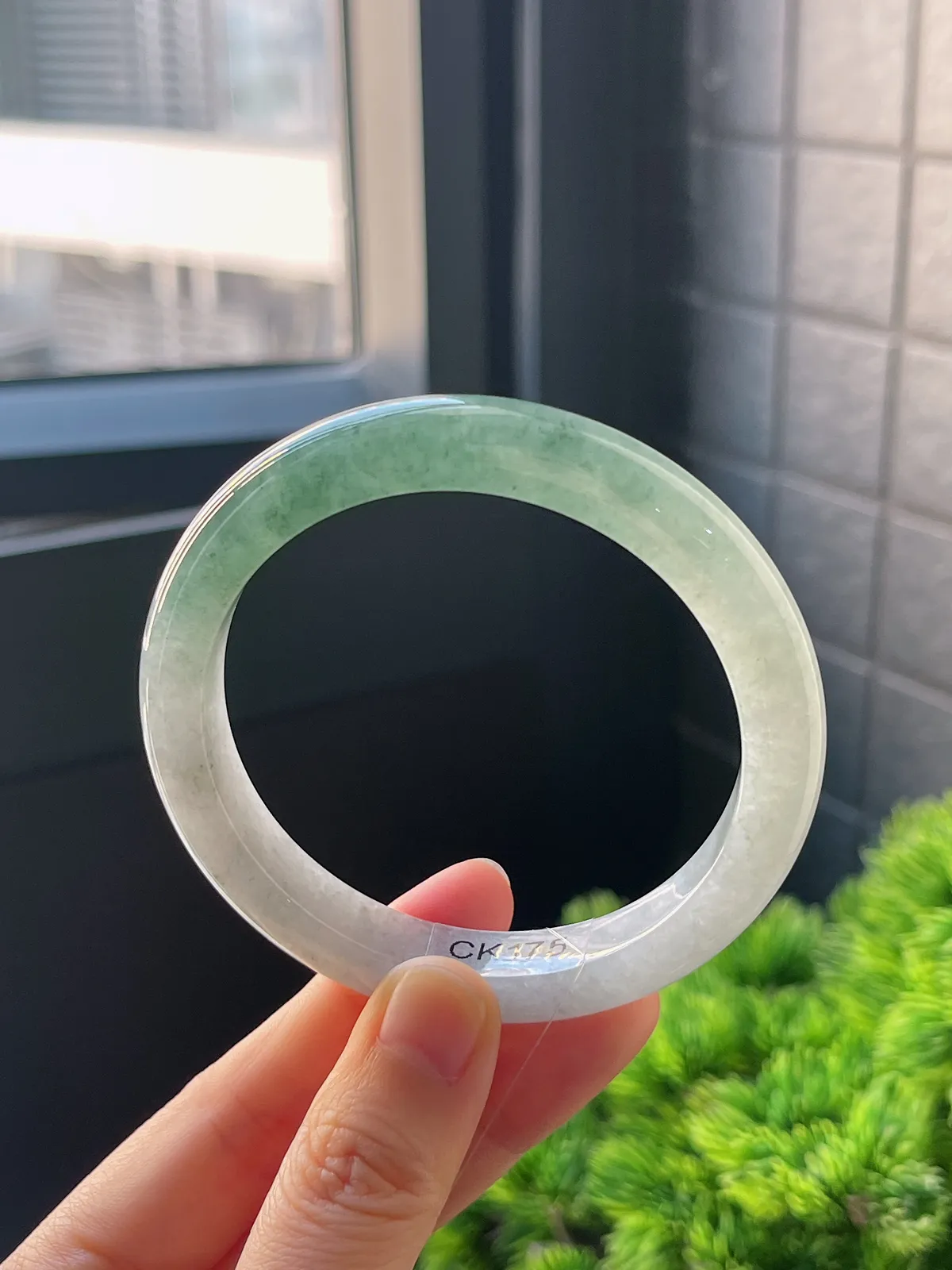 正圈57圈口，翡翠糯化种绿色手镯，半山水