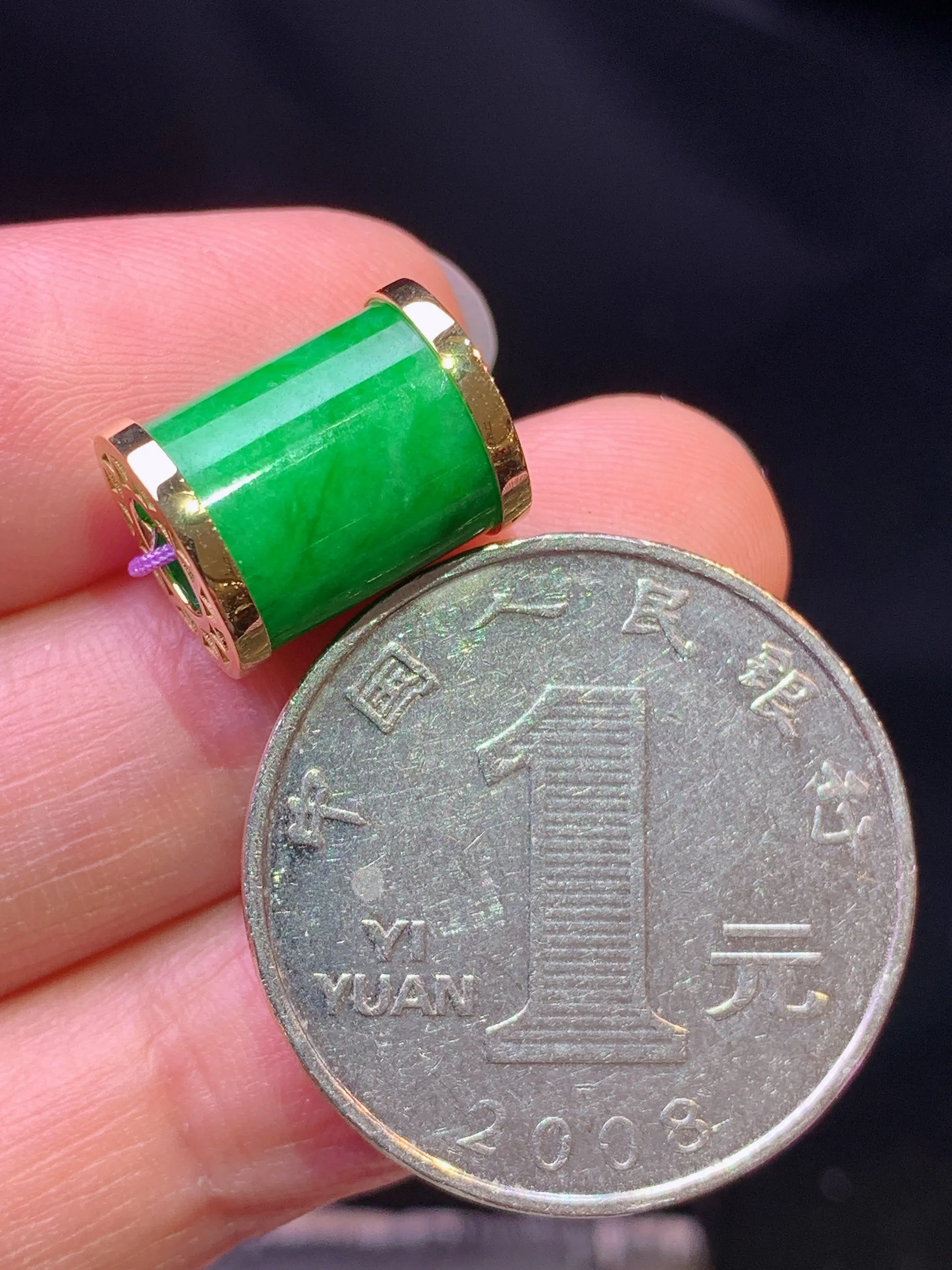 18k金镶嵌翠绿路路通吊坠 玉质细腻 色泽艳丽清新 整体尺寸9.3*9.3*10