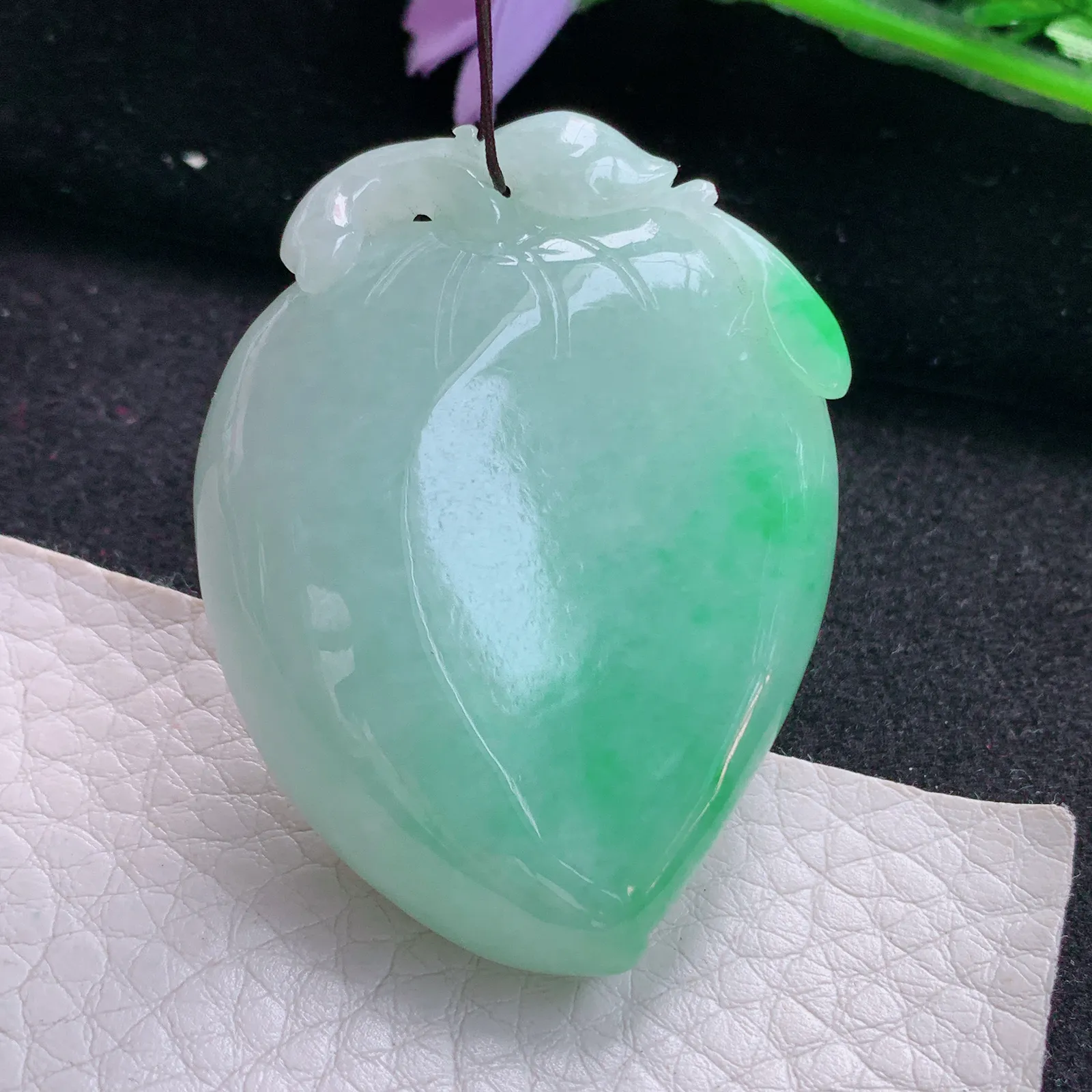 zen自然光48*36.8*14.5天然缅甸翡翠飘阳绿桃子 大寿桃玉吊坠 玉挂件