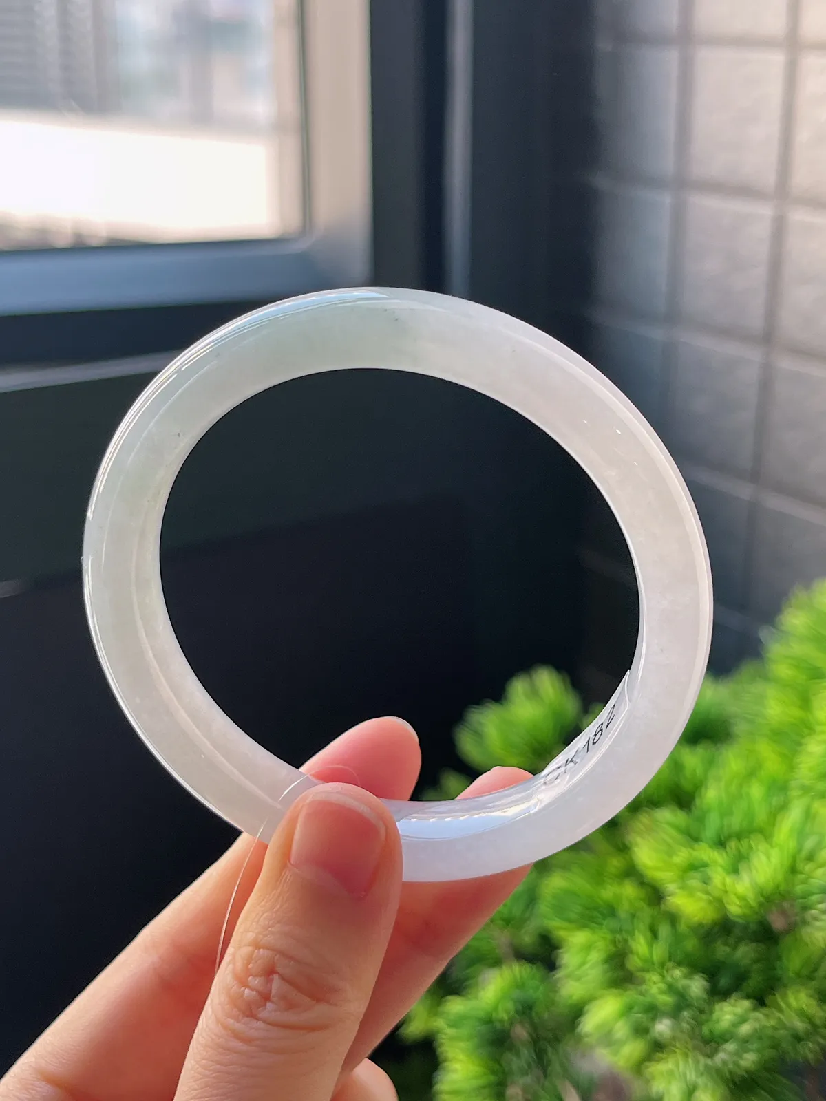 正圈57.3圈口，翡翠冰糯种白色手镯