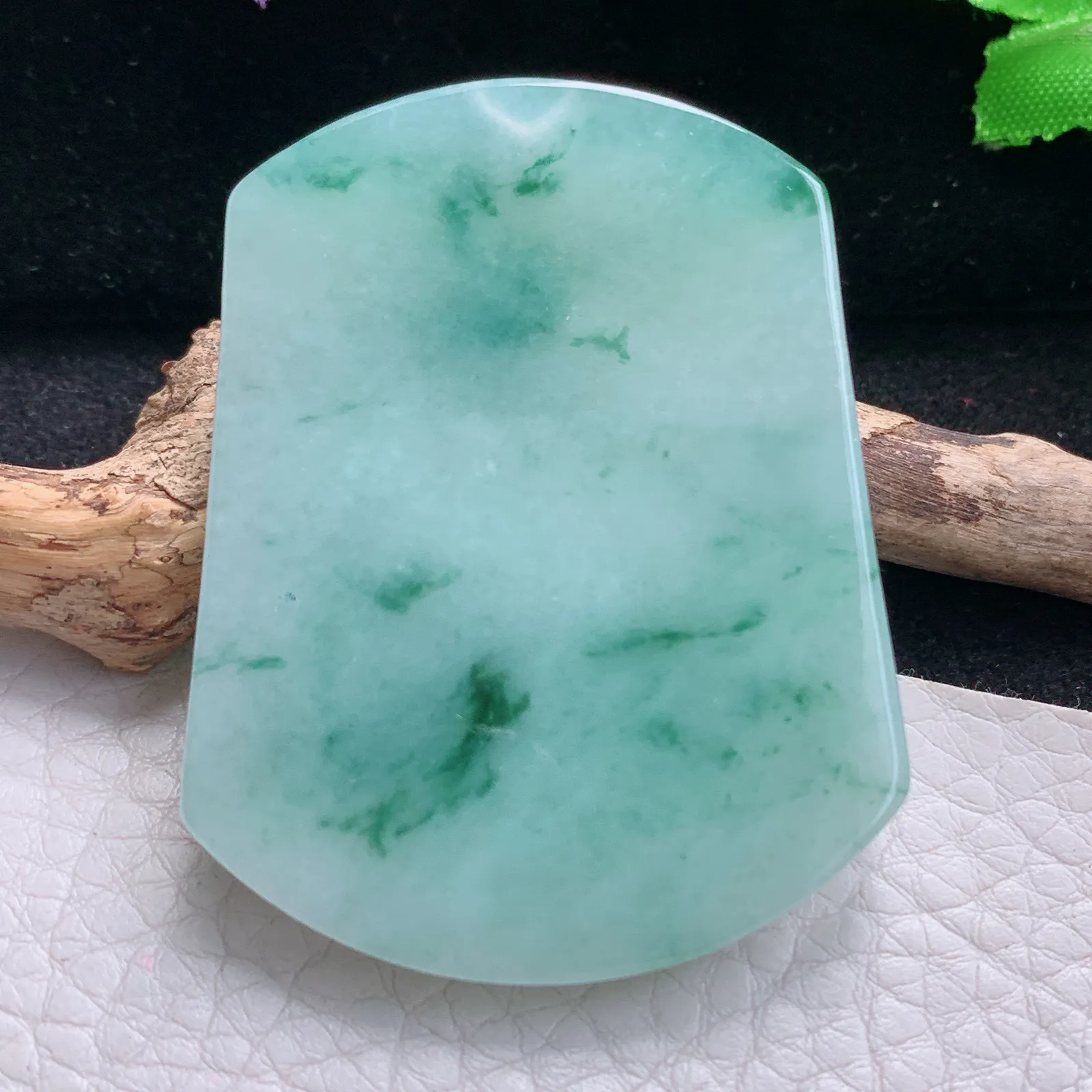 zen自然光54.2*42*6.3天然缅甸翡翠飘绿平安无事牌 素面牌玉吊坠 玉挂件