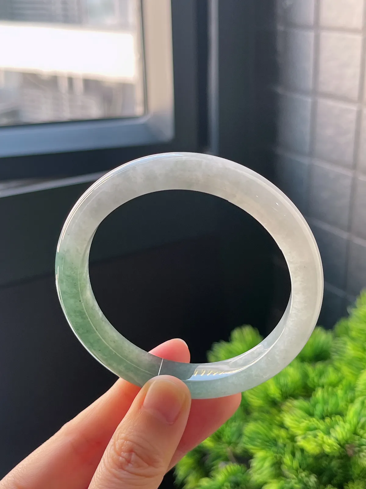 正圈57圈口，翡翠糯化种绿色手镯，半山水