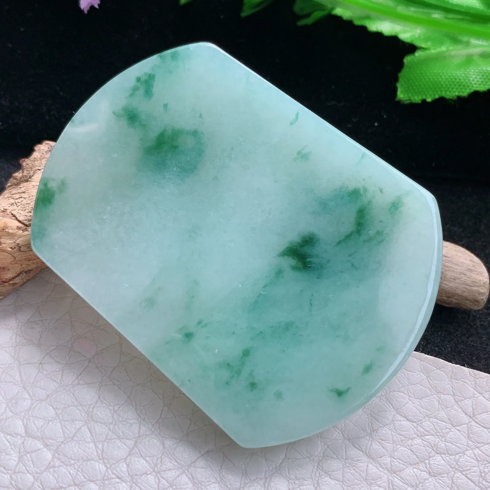 zen自然光54.2*42*6.3天然缅甸翡翠飘绿平安无事牌 素面牌玉吊坠 玉挂件