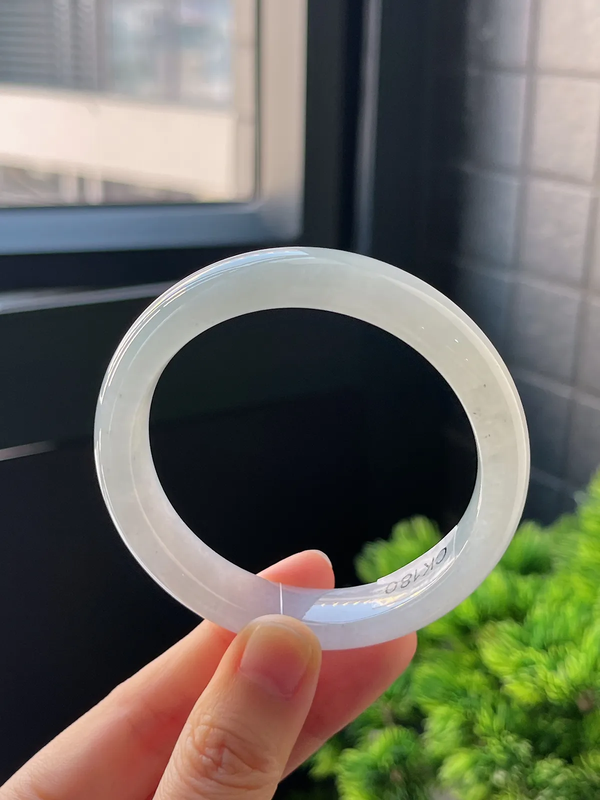 正圈54.2圈口，翡翠冰糯种淡绿色手镯