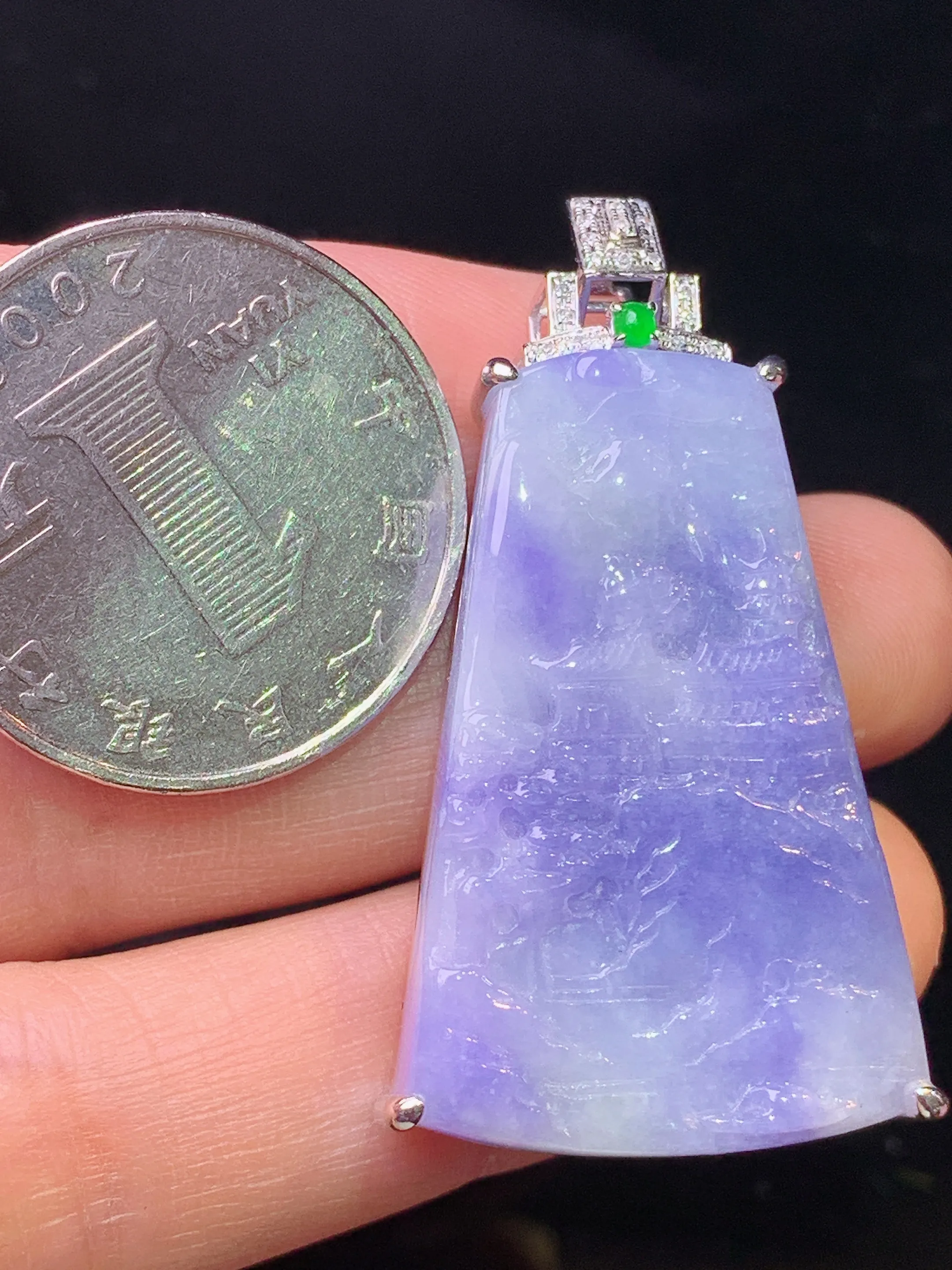 18k金钻镶嵌紫罗兰山水牌子吊坠 玉质细腻 色泽艳丽清新 整体尺寸42.3*21.7*8.5