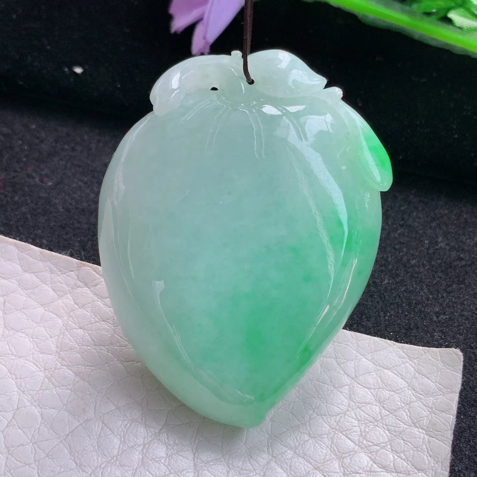 zen自然光48*36.8*14.5天然缅甸翡翠飘阳绿桃子 大寿桃玉吊坠 玉挂件
