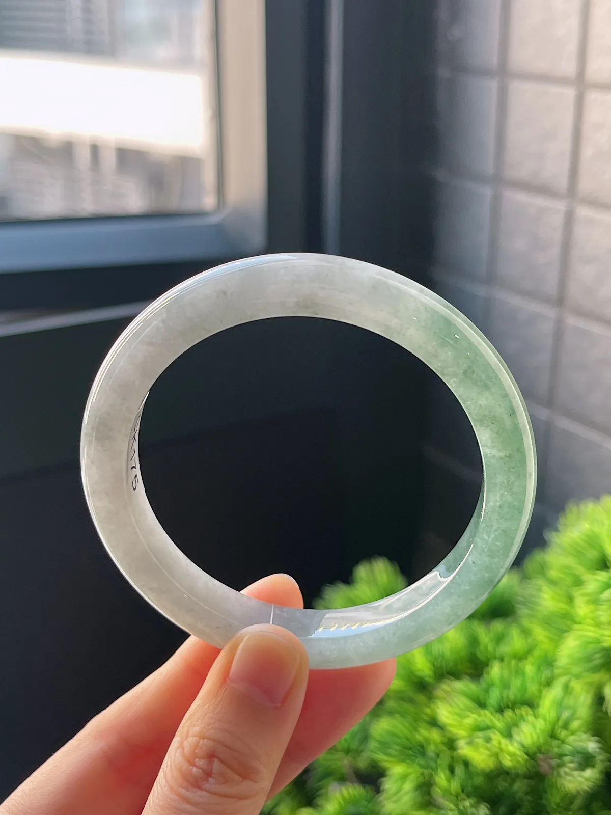 正圈57圈口，翡翠糯化种绿色手镯，半山水