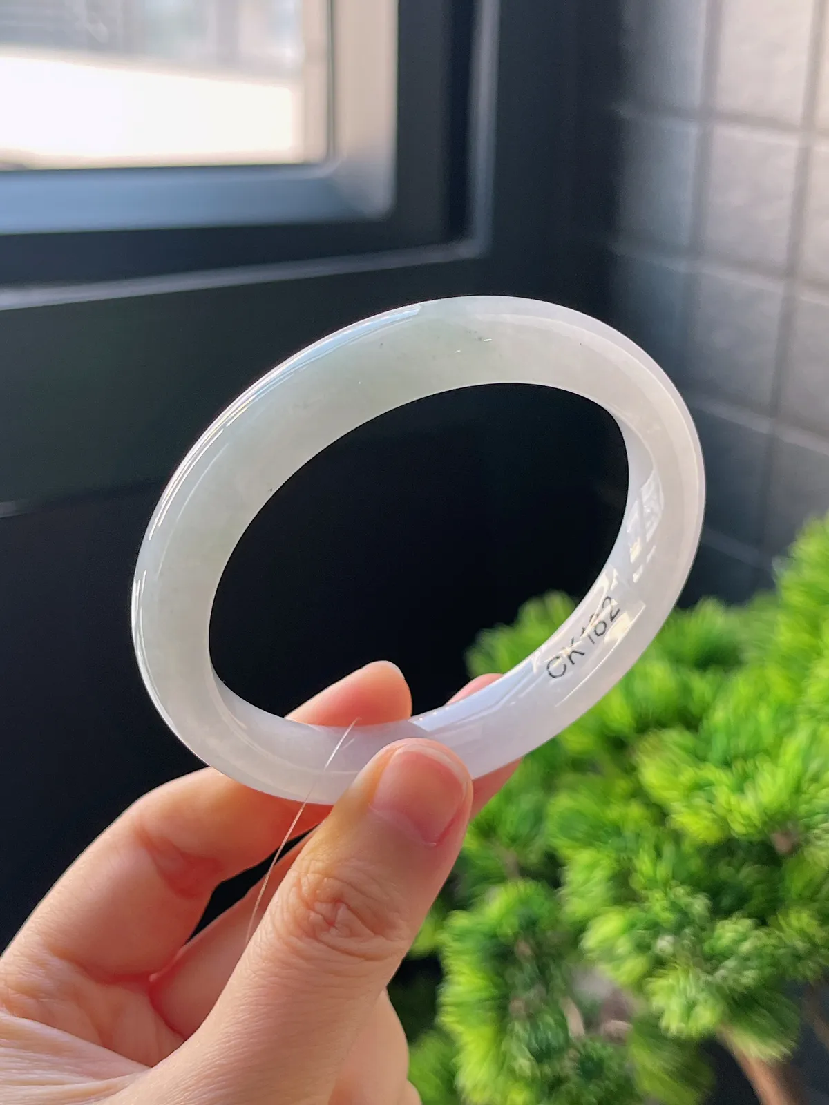 正圈57.3圈口，翡翠冰糯种白色手镯