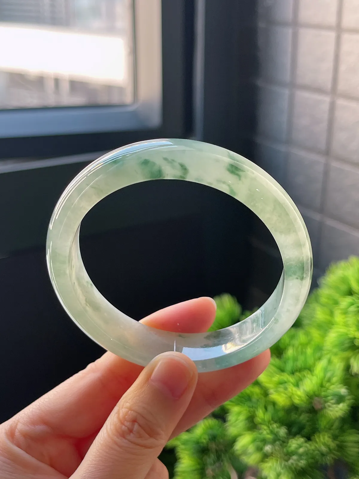 正圈58.8圈口，翡翠冰糯种飘绿手镯