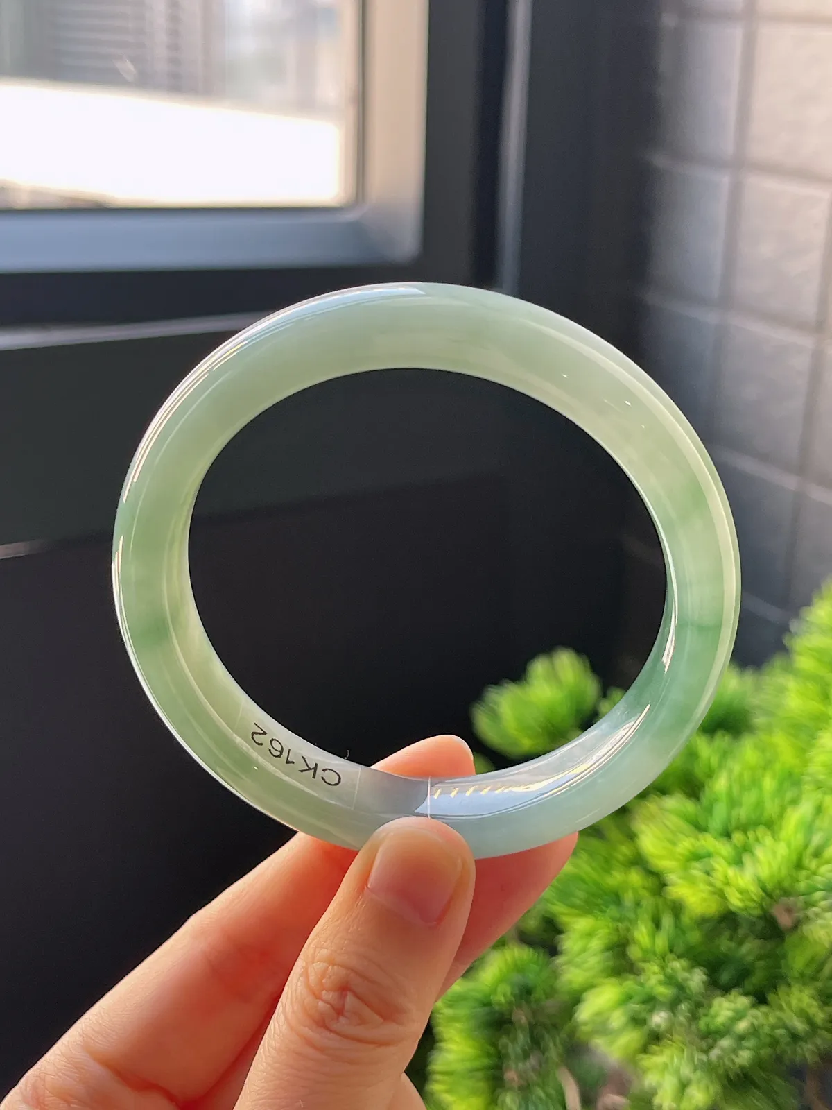 正圈59圈口，翡翠冰糯种飘绿手镯