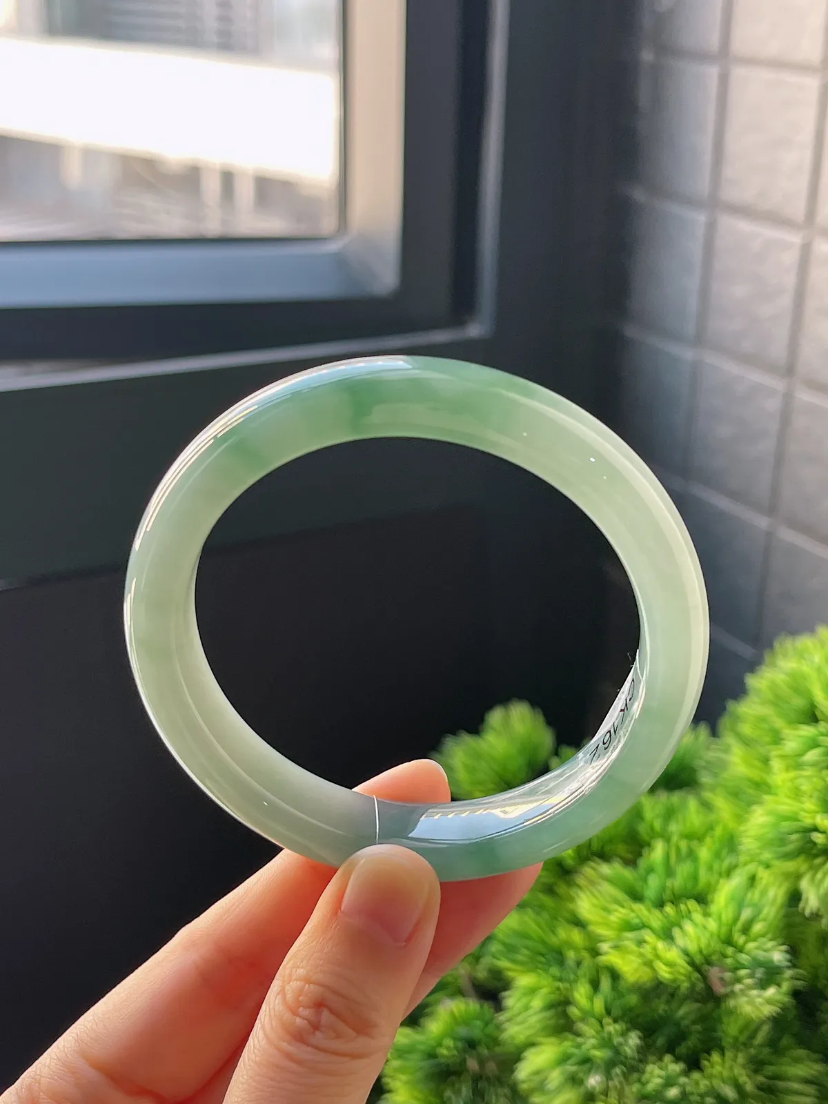 正圈59圈口，翡翠冰糯种飘绿手镯