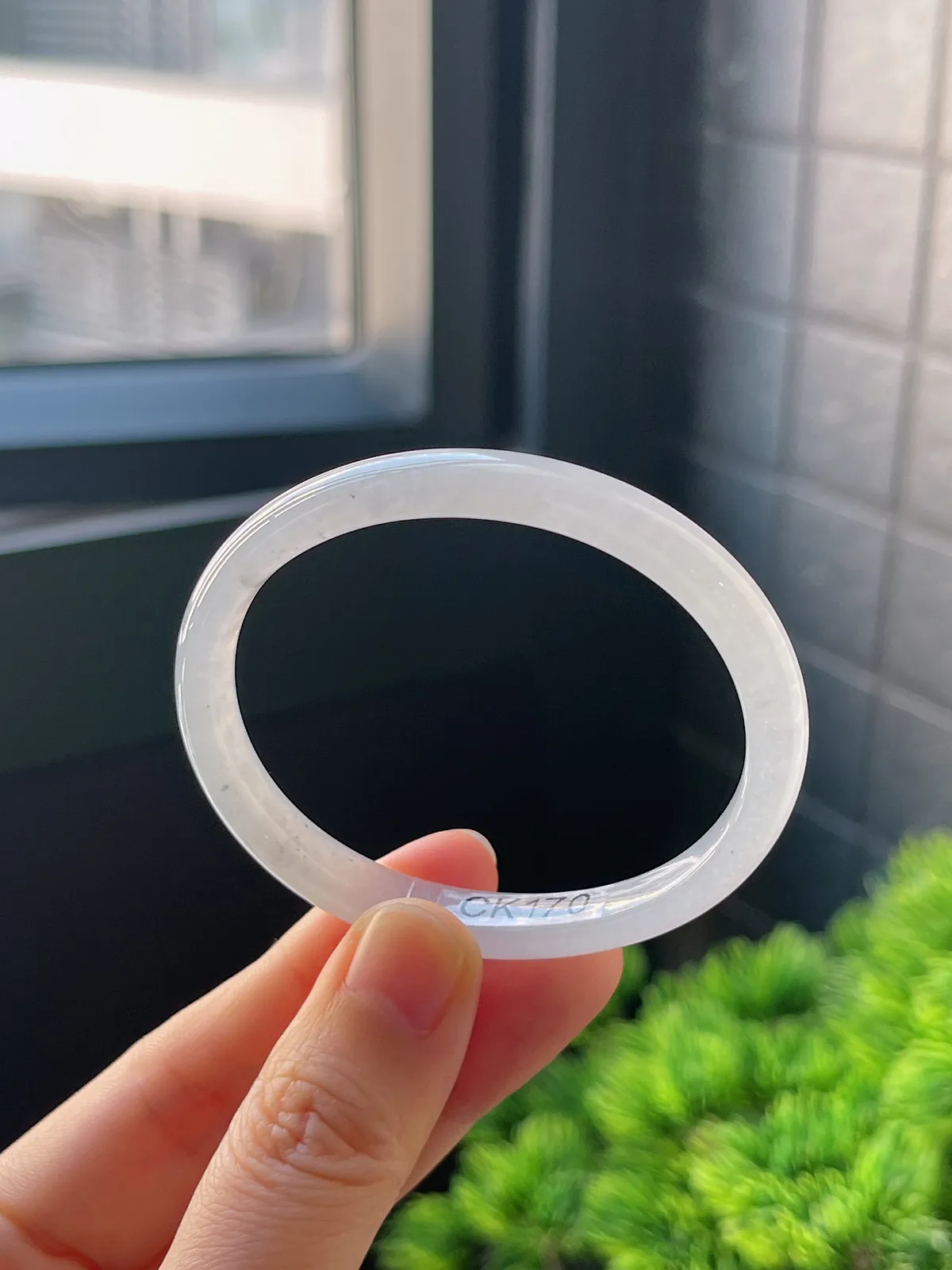 贵妃镯52.3圈口，翡翠冰种白色手镯