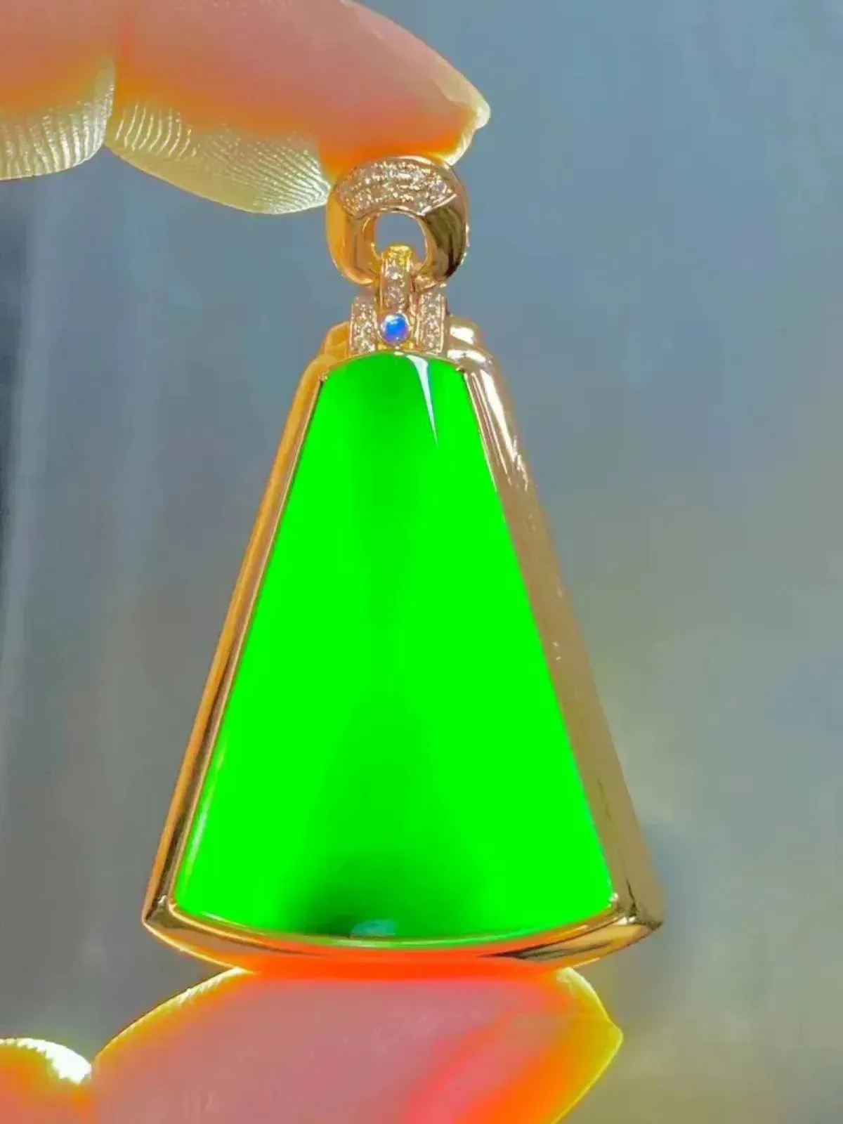 墨翠：【平安无事牌】18K金+南非钻镶嵌，细腻干净，黑度极黑，性价比高，雕工精湛，打灯透绿 裸石尺寸