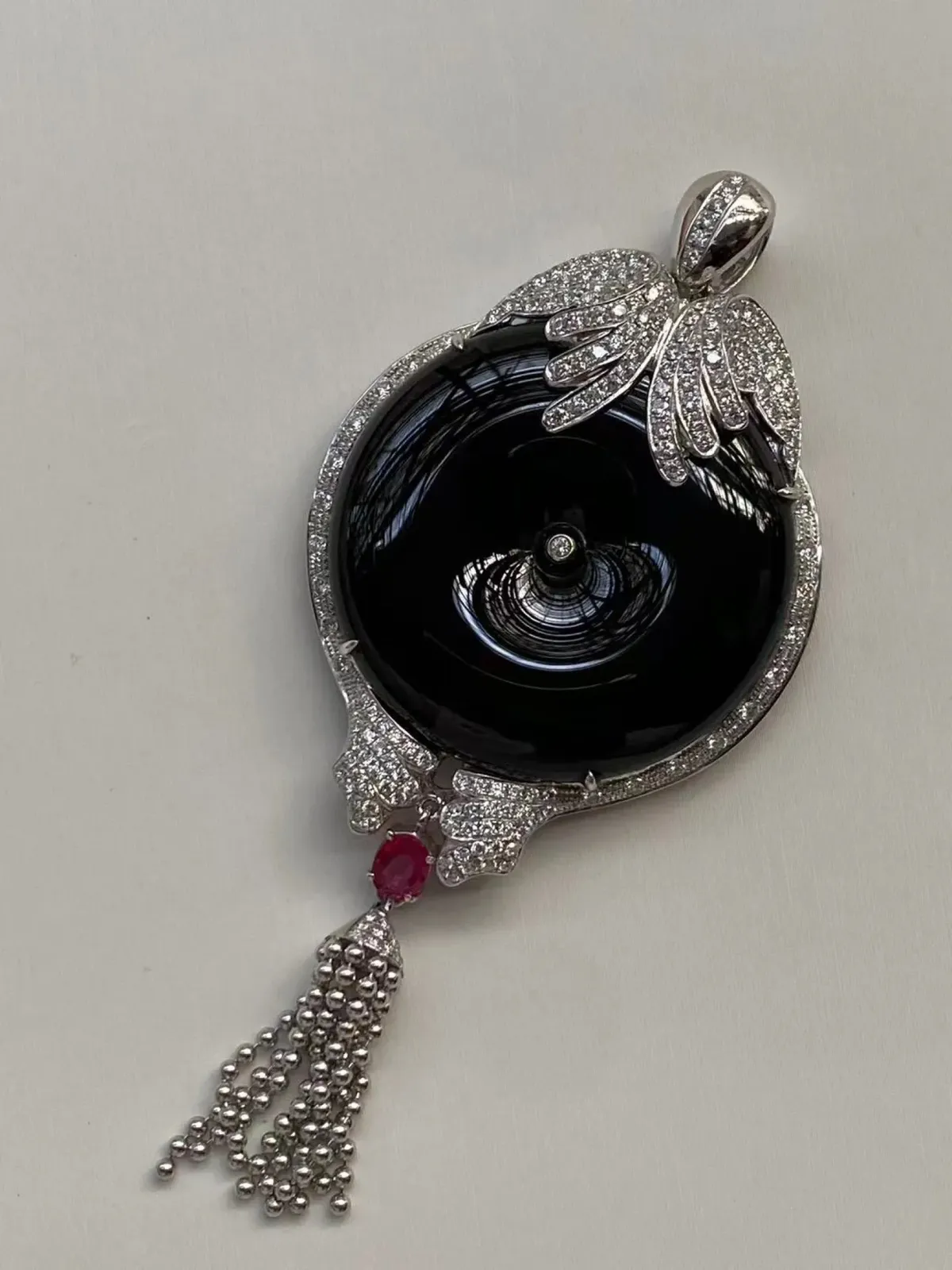 墨翠：【平安扣】吊坠、18K金+南非钻镶嵌豪华镶嵌、细腻干净，黑度极黑，性价比高，做工精致，打灯透绿 裸石尺寸 35.9.