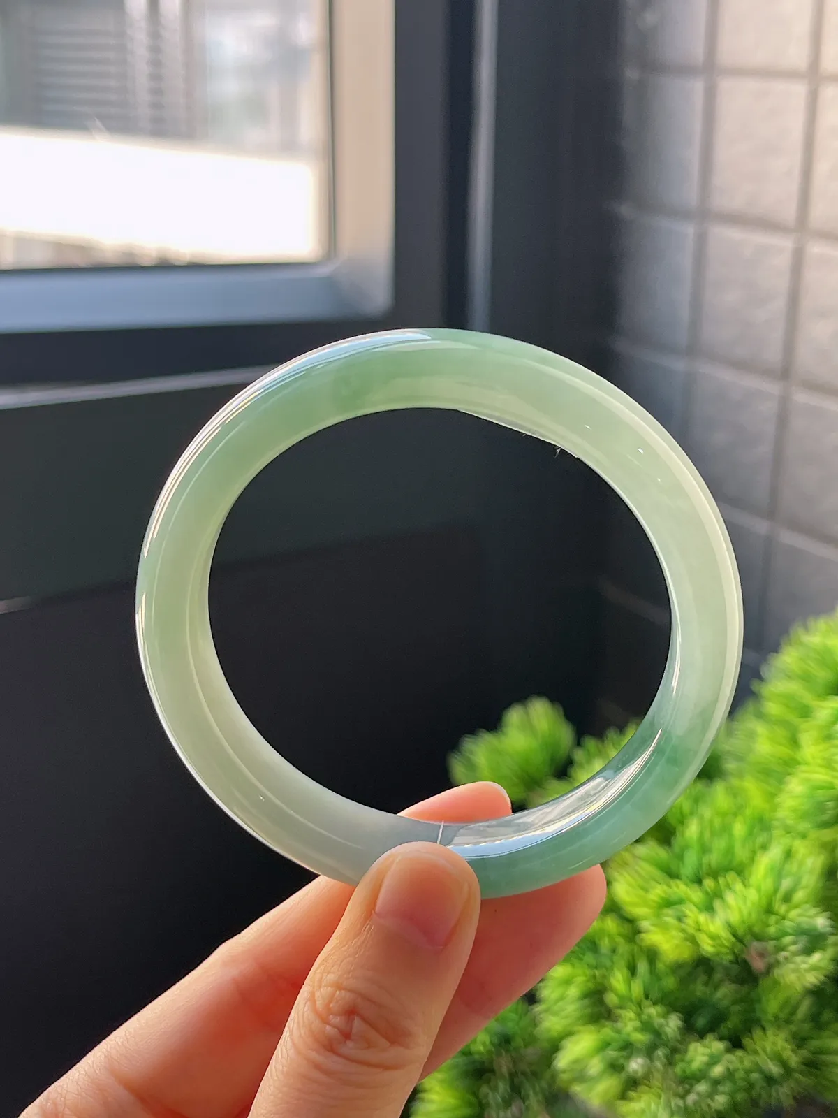 正圈59圈口，翡翠冰糯种飘绿手镯