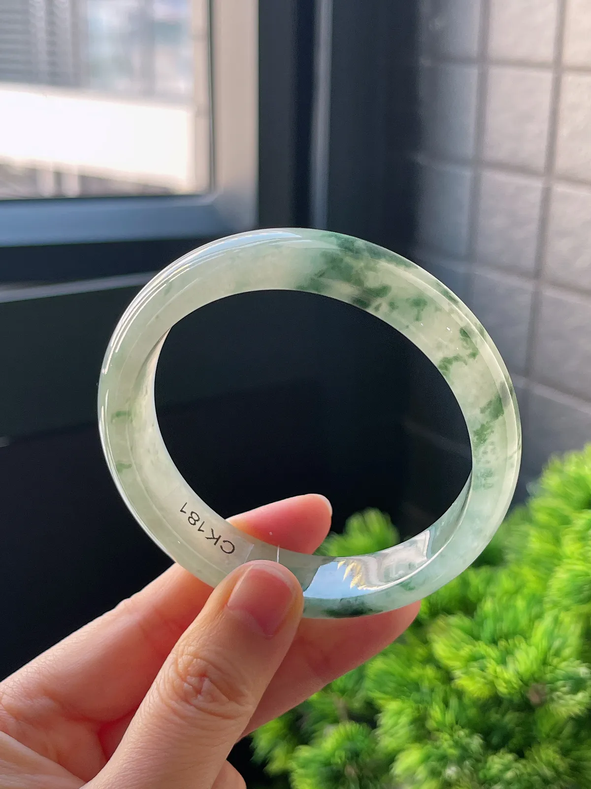 正圈58.8圈口，翡翠冰糯种飘绿手镯