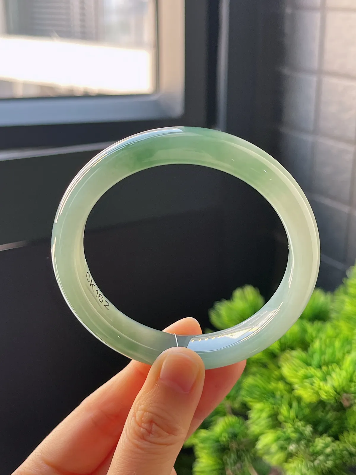 正圈59圈口，翡翠冰糯种飘绿手镯