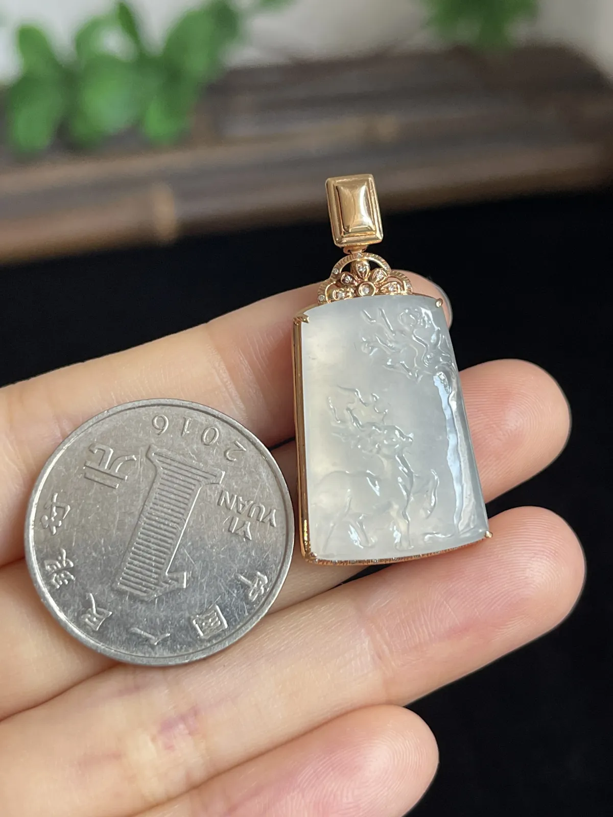 翡翠花件，印记：Au750,伴钻石