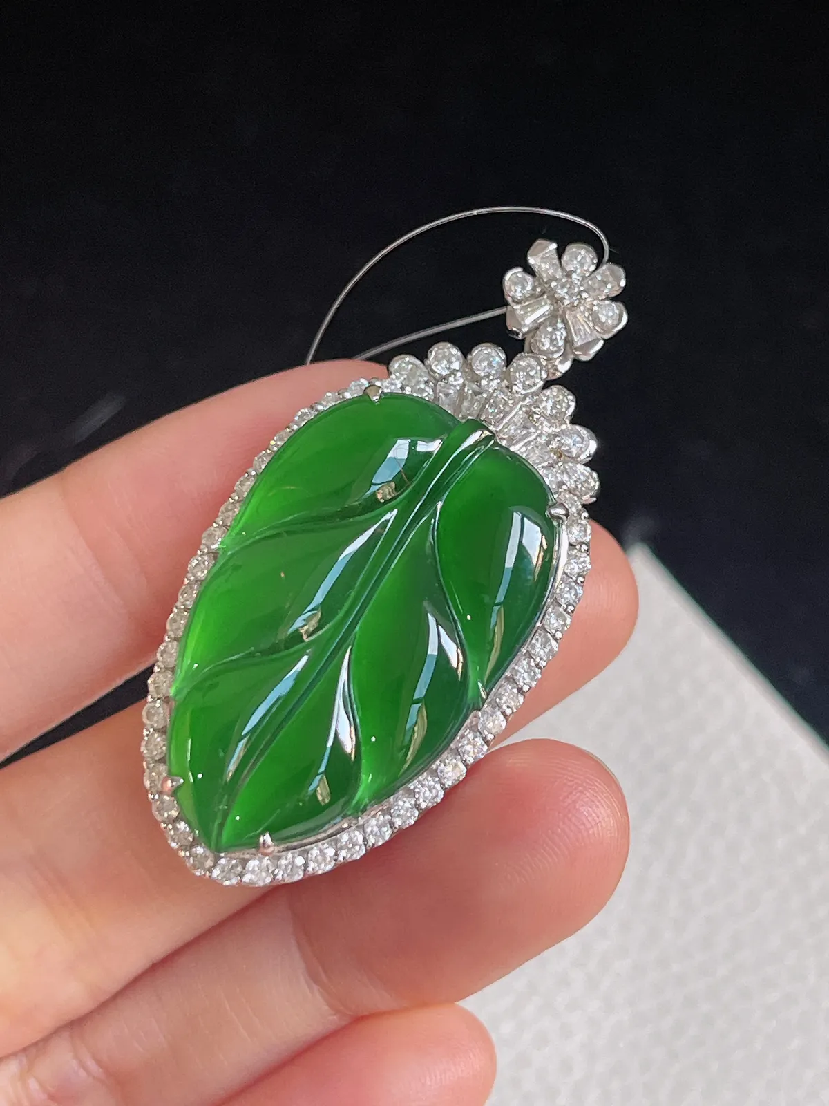 翡翠叶子吊坠，18k金镶嵌