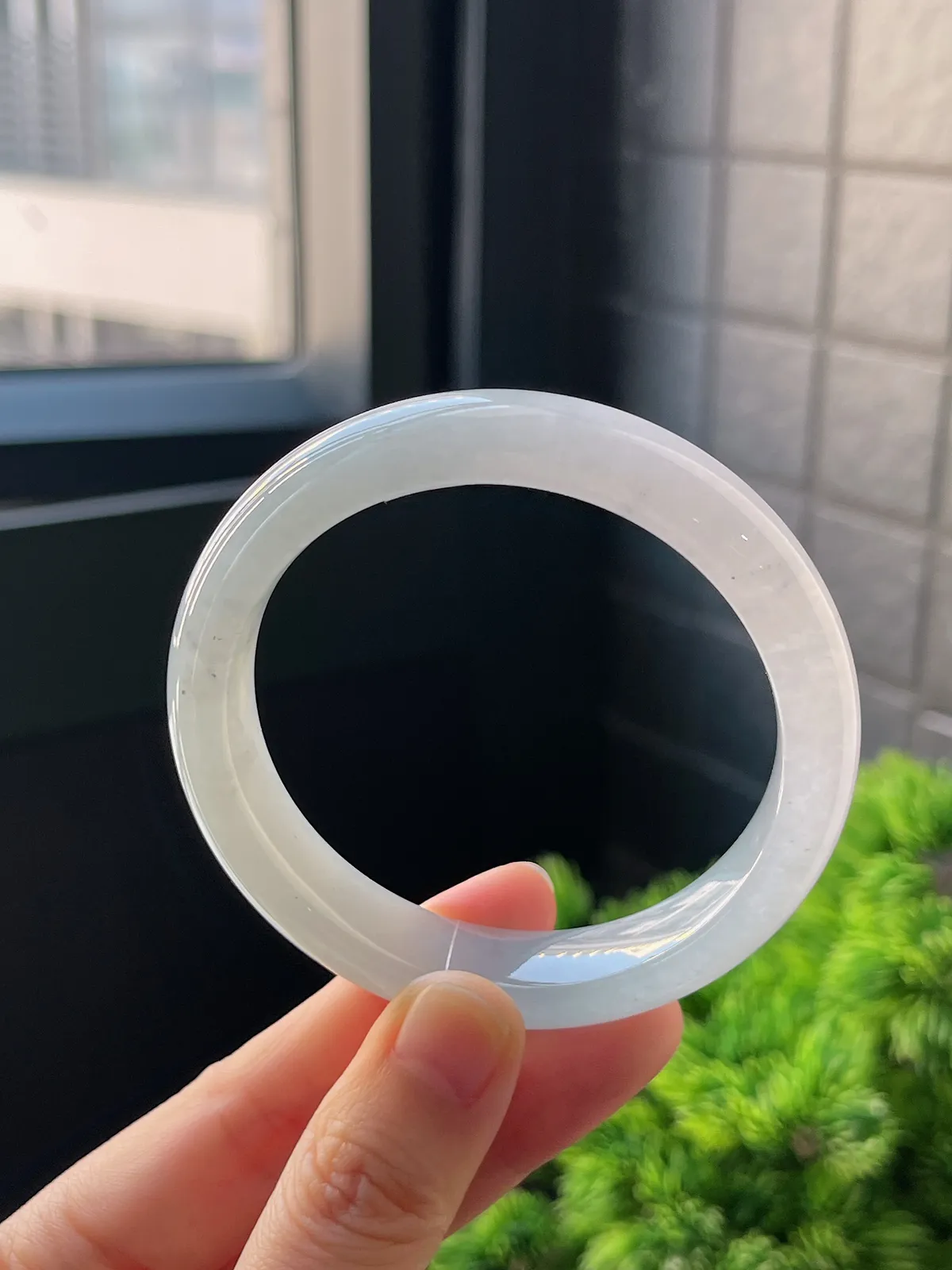 正圈54.2圈口，翡翠冰糯种淡绿色手镯