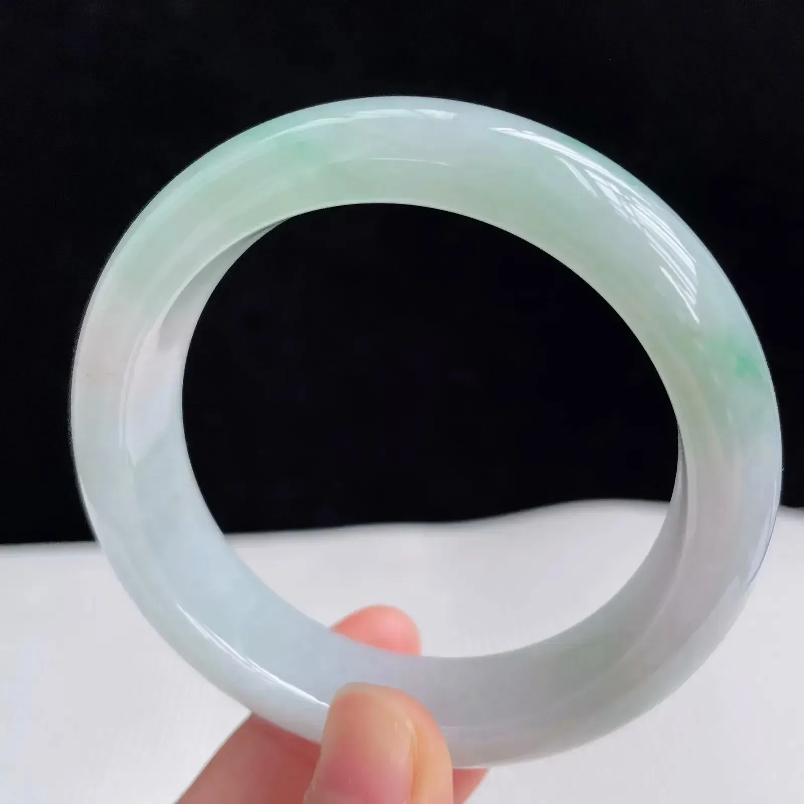 58.7圈有种有色天然翡翠A货飘绿玉手镯好种水春彩水润手镯53.06g