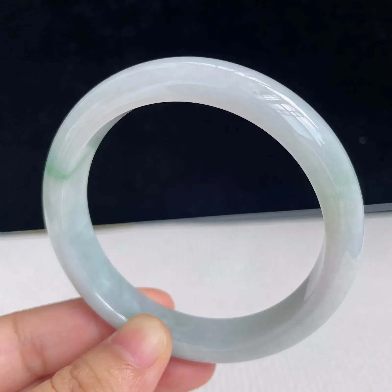 56.5圈有种有色天然翡翠A货飘绿玉手镯好种水水润手镯48.36g