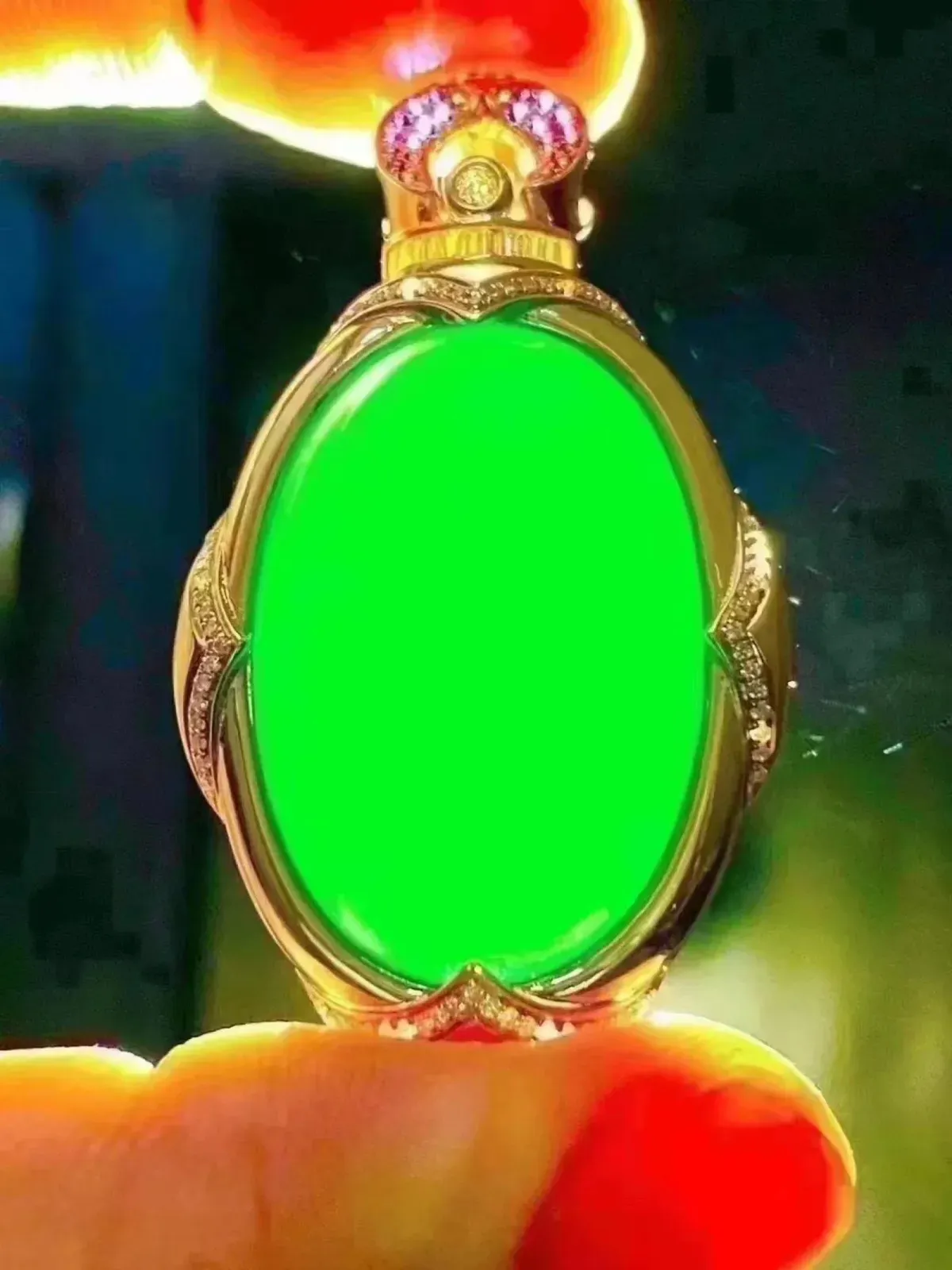 墨翠【鸽子蛋】18K金+南非钻镶嵌，细腻干净，黑度极黑，性价比高，雕工精湛，打灯透绿 裸石尺  30