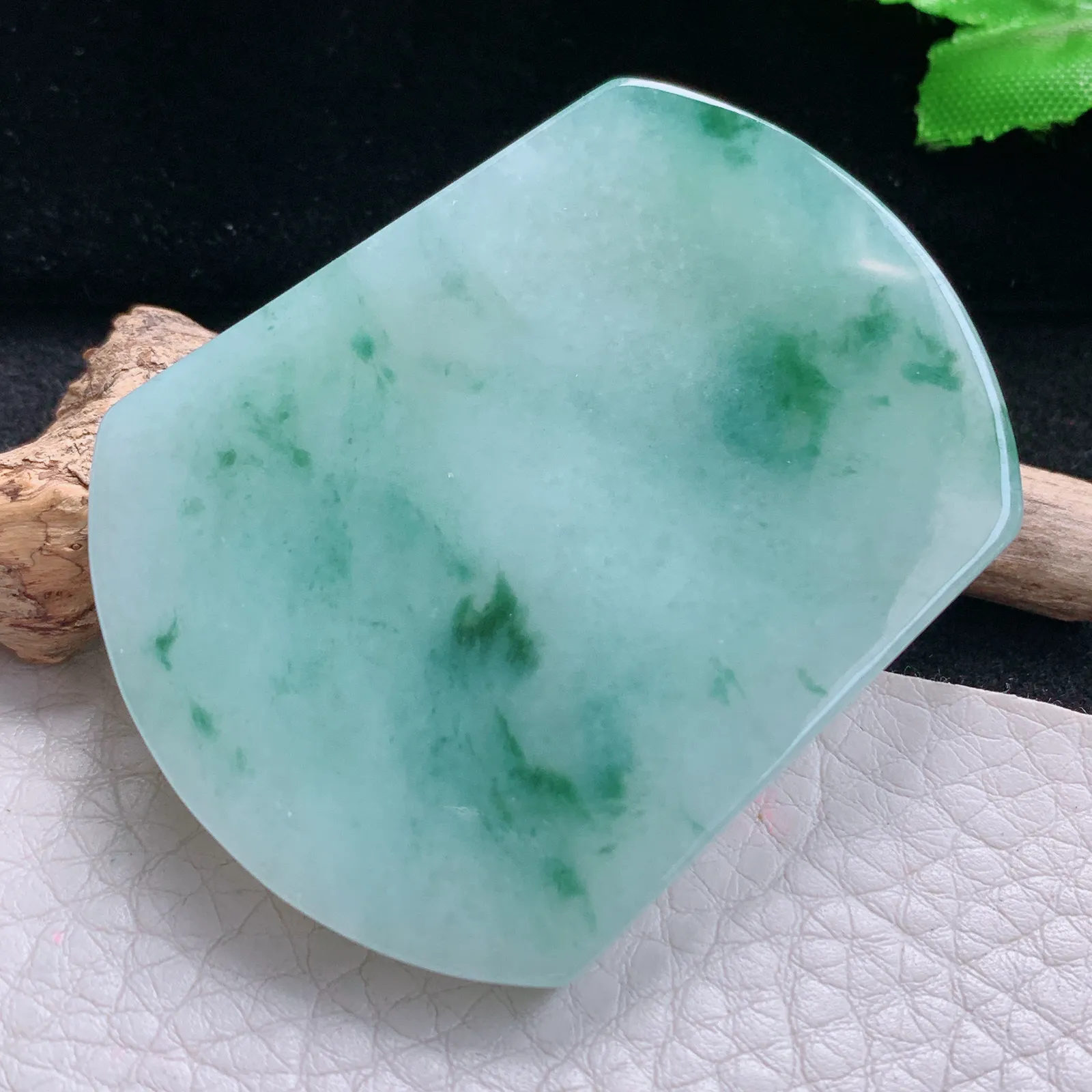 zen自然光54.2*42*6.3天然缅甸翡翠飘绿平安无事牌 素面牌玉吊坠 玉挂件