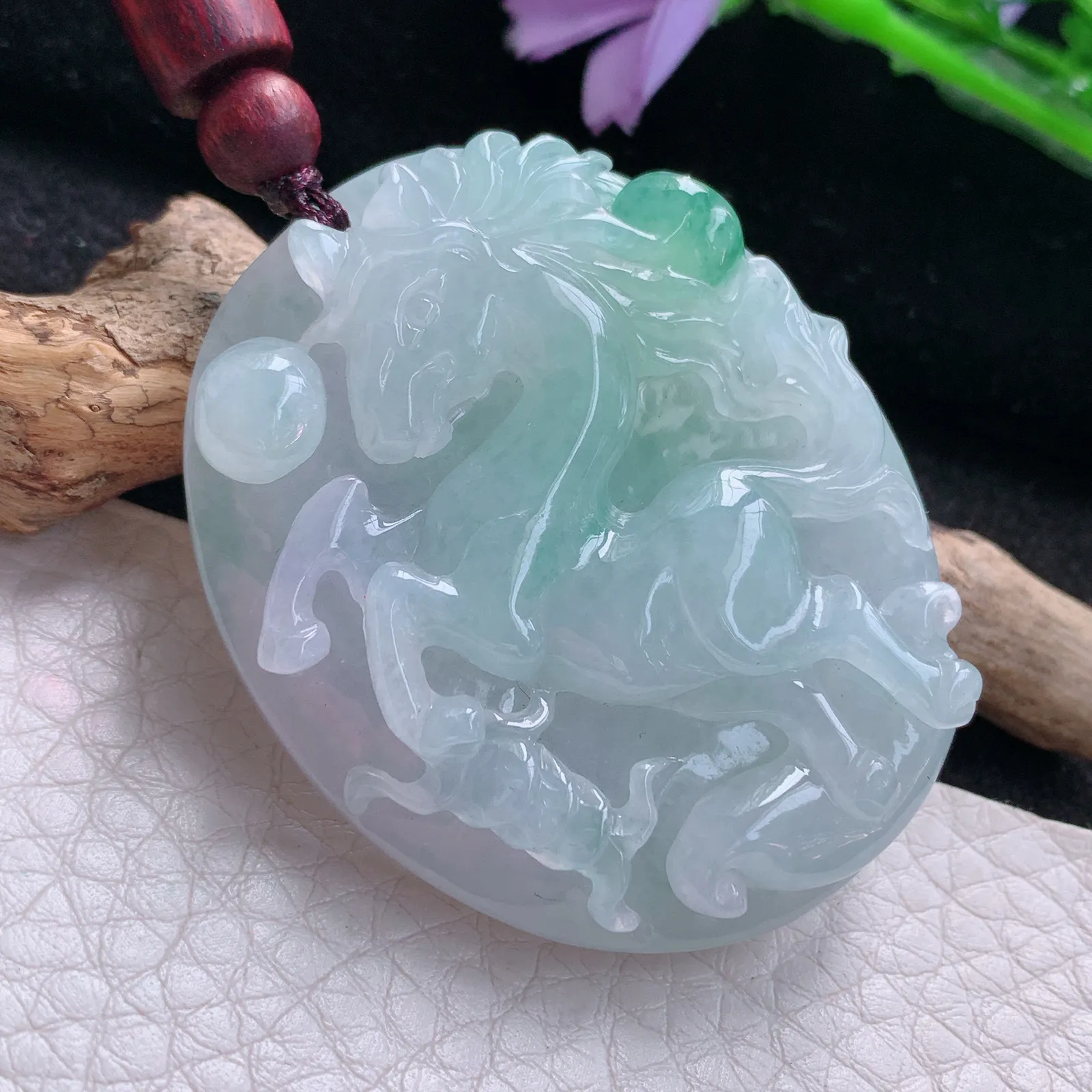 zen自然光48.8*39.3*10天然缅甸翡翠飘绿马上有钱 生肖马玉吊坠 玉挂件