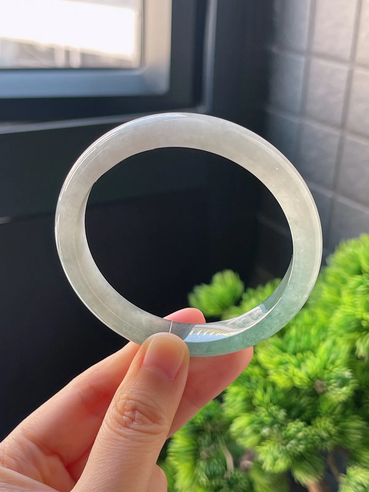 正圈58.3圈口，翡翠冰糯种飘绿手镯，半山水