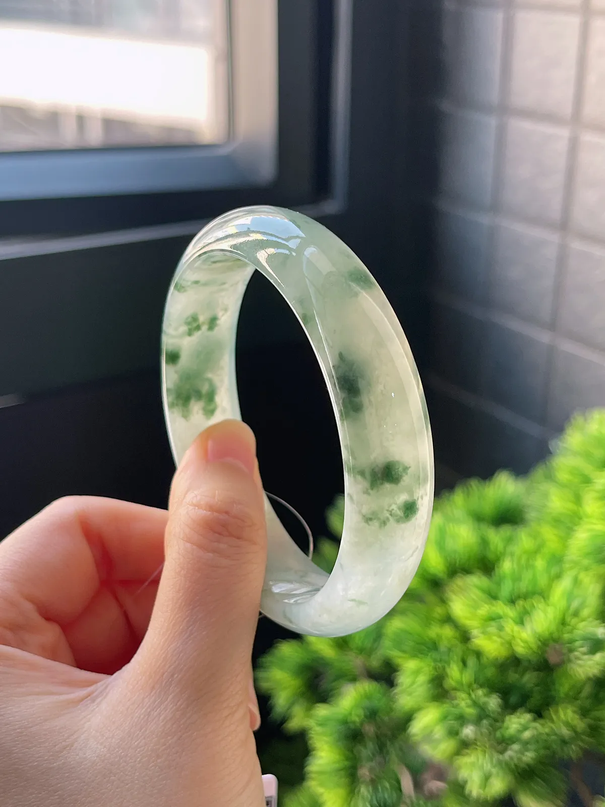 正圈58.8圈口，翡翠冰糯种飘绿手镯