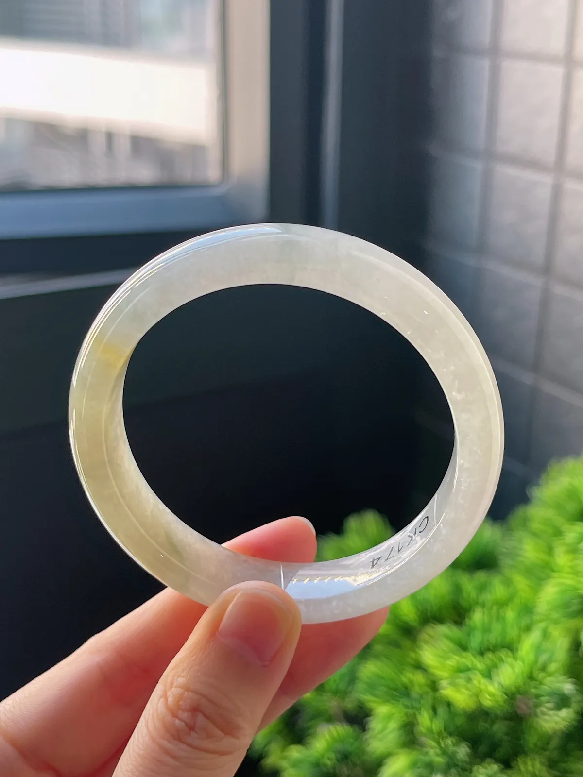 正圈54.6圈口，翡翠冰糯种黄色手镯