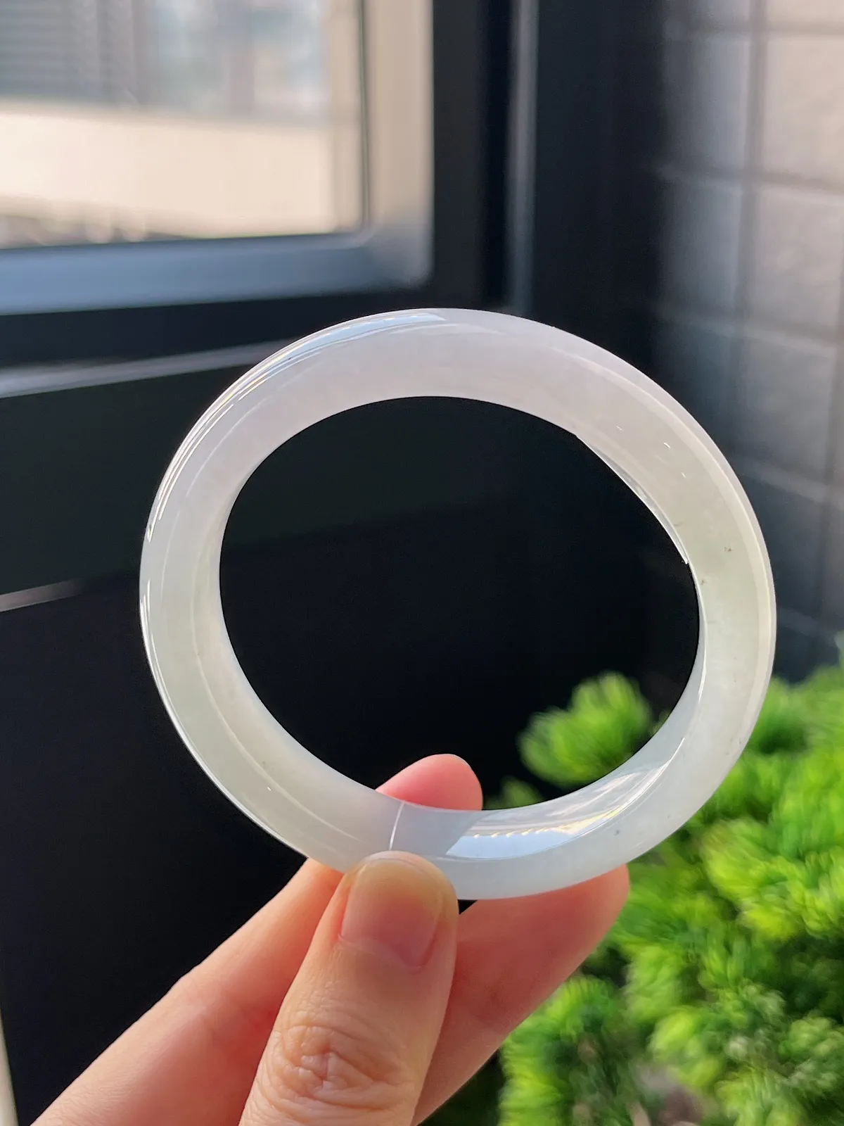 正圈54.2圈口，翡翠冰糯种淡绿色手镯