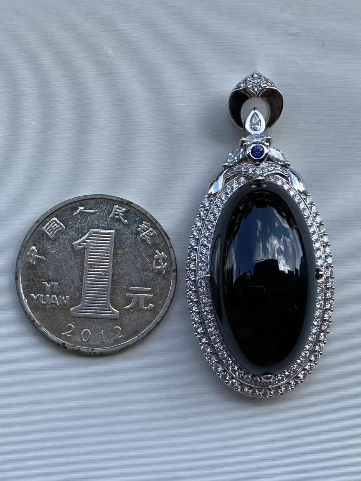 墨翠【鸽子蛋吊坠】18K金+南非钻镶嵌，细腻干净，黑度极黑，性价比高，雕工精湛，打灯透绿 裸石尺寸 30.0*16.2*14.0‘