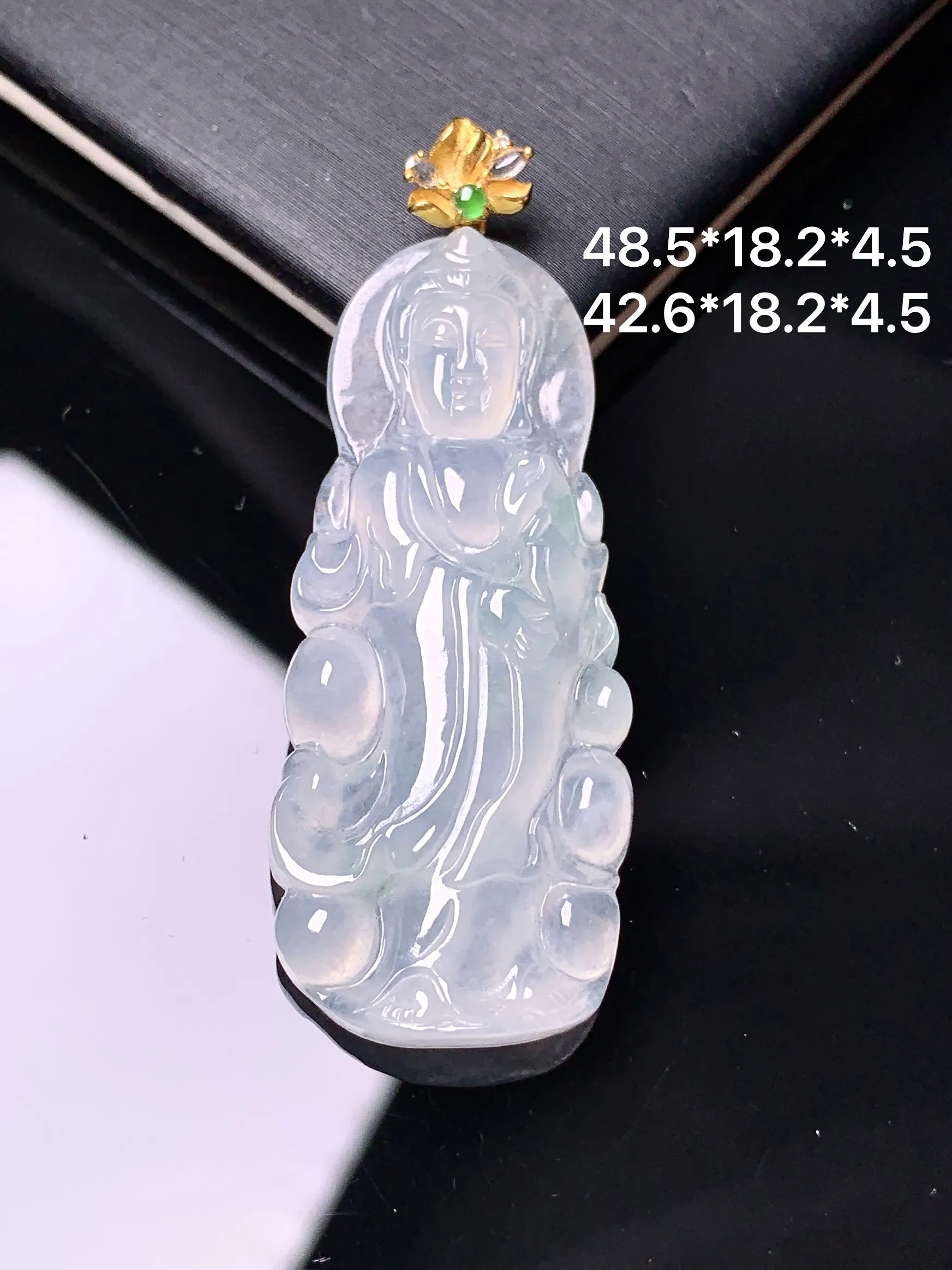 18k金镶嵌冰种观音吊坠 玉质细腻 色泽艳丽清新 整体尺寸48.5*18.2*4.5