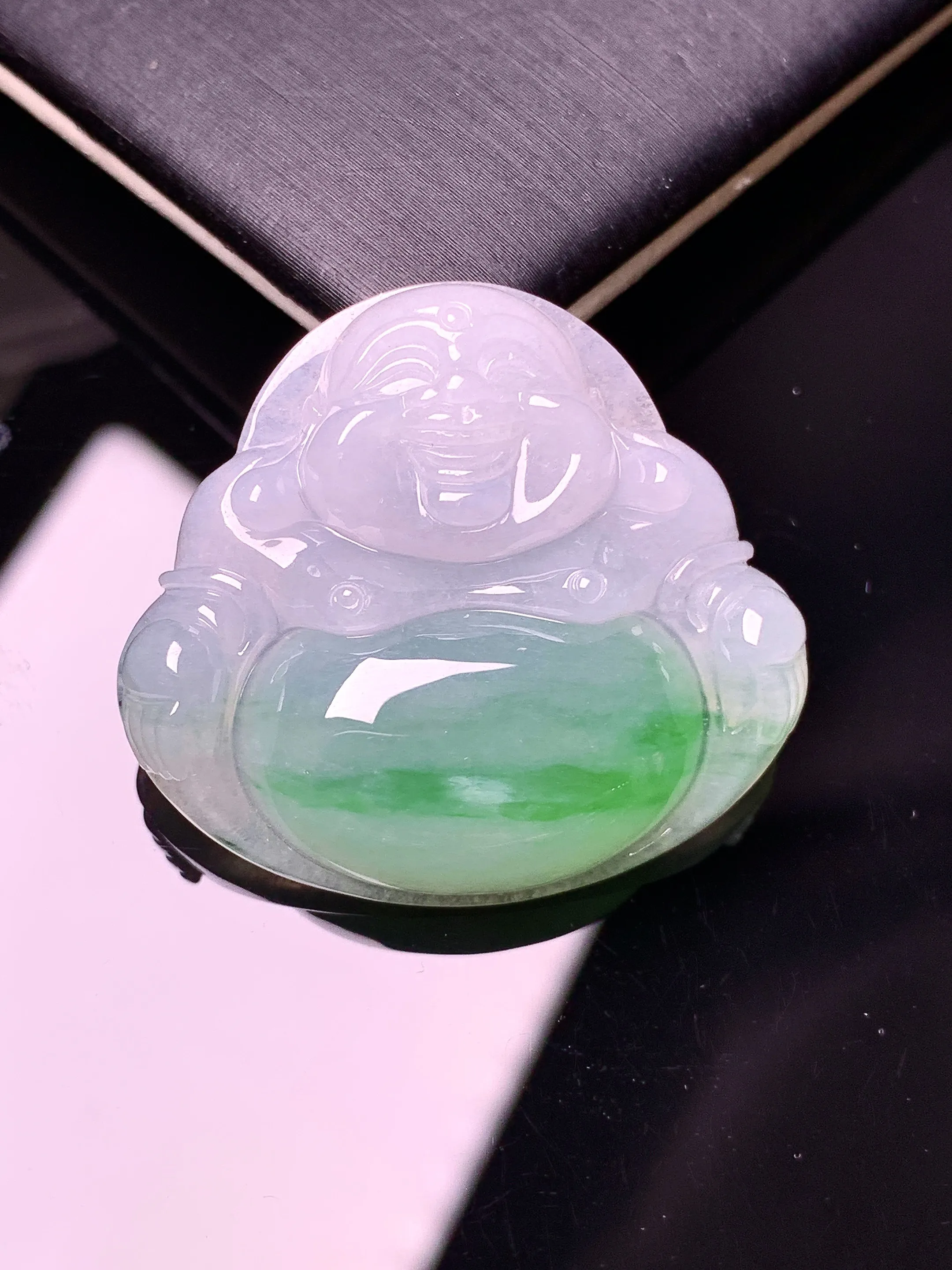 飘绿佛公吊坠 玉质细腻 色泽清新艳丽 整体尺寸29*32.2*7