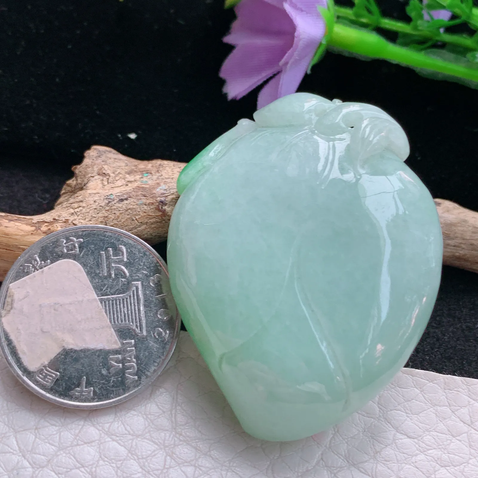 zen自然光48*36.8*14.5天然缅甸翡翠飘阳绿桃子 大寿桃玉吊坠 玉挂件