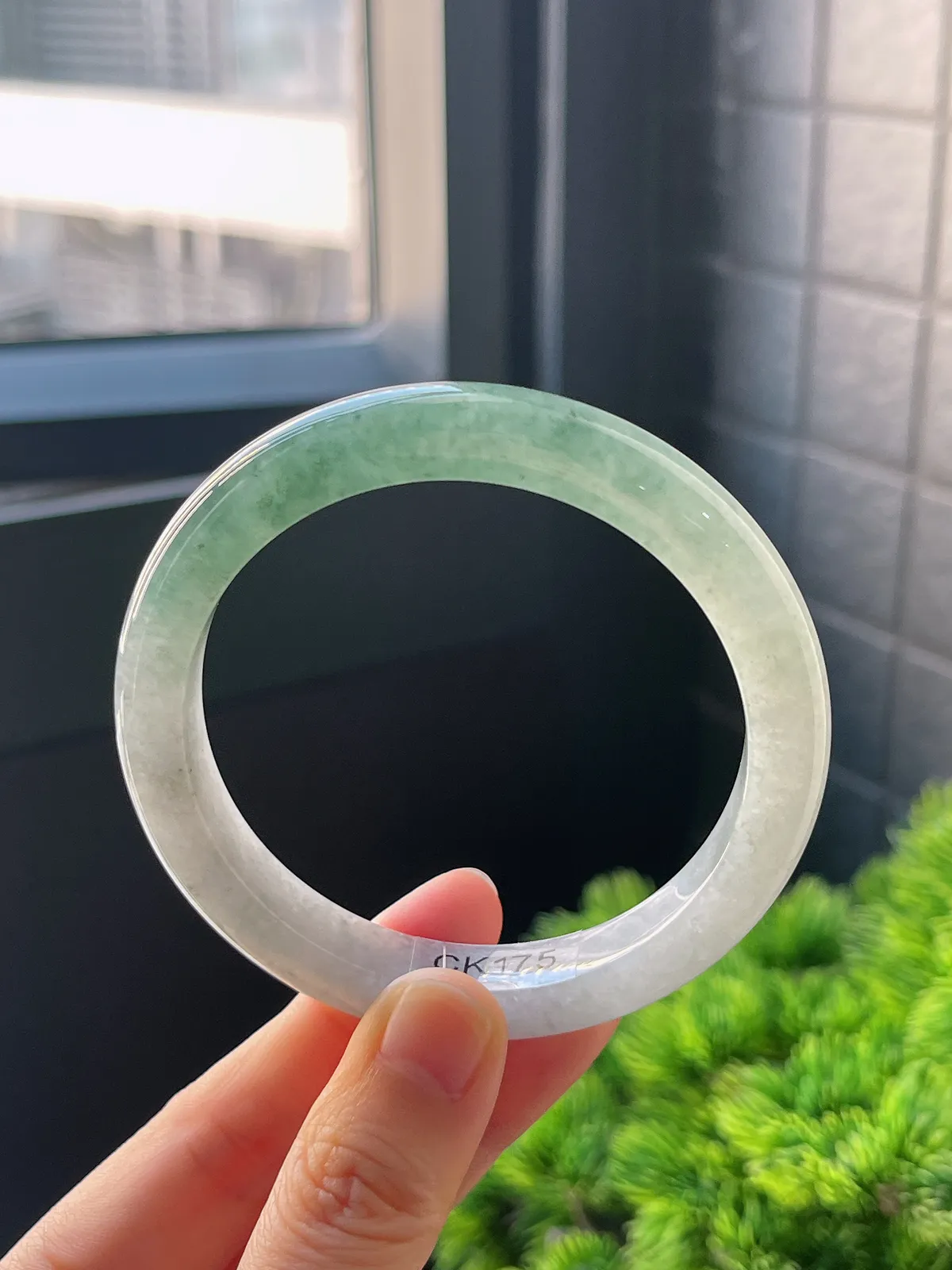 正圈57圈口，翡翠糯化种绿色手镯，半山水