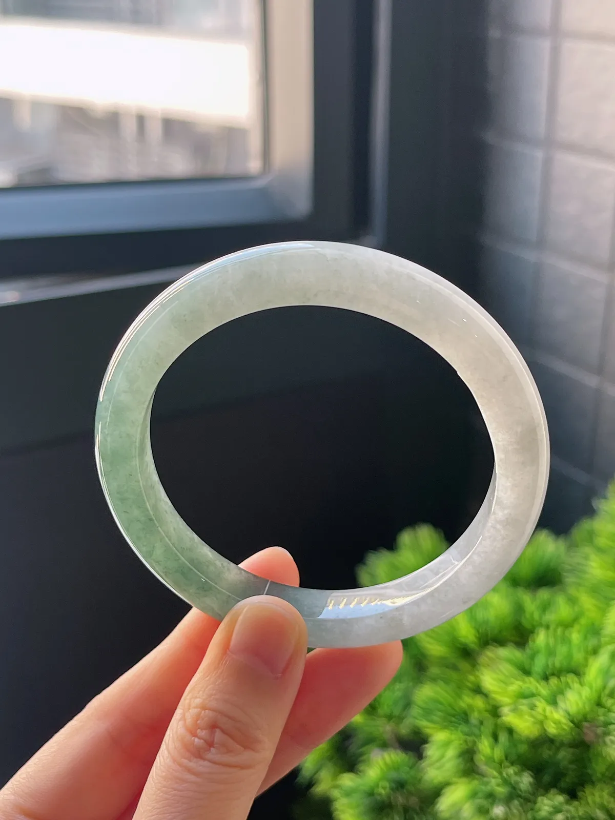 正圈57圈口，翡翠糯化种绿色手镯，半山水