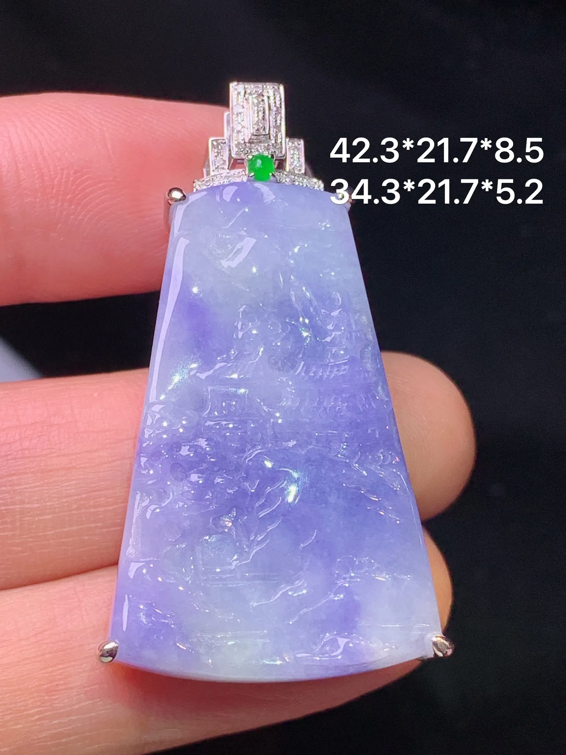 18k金钻镶嵌紫罗兰山水牌子吊坠 玉质细腻 色泽艳丽清新 整体尺寸42.3*21.7*8.5