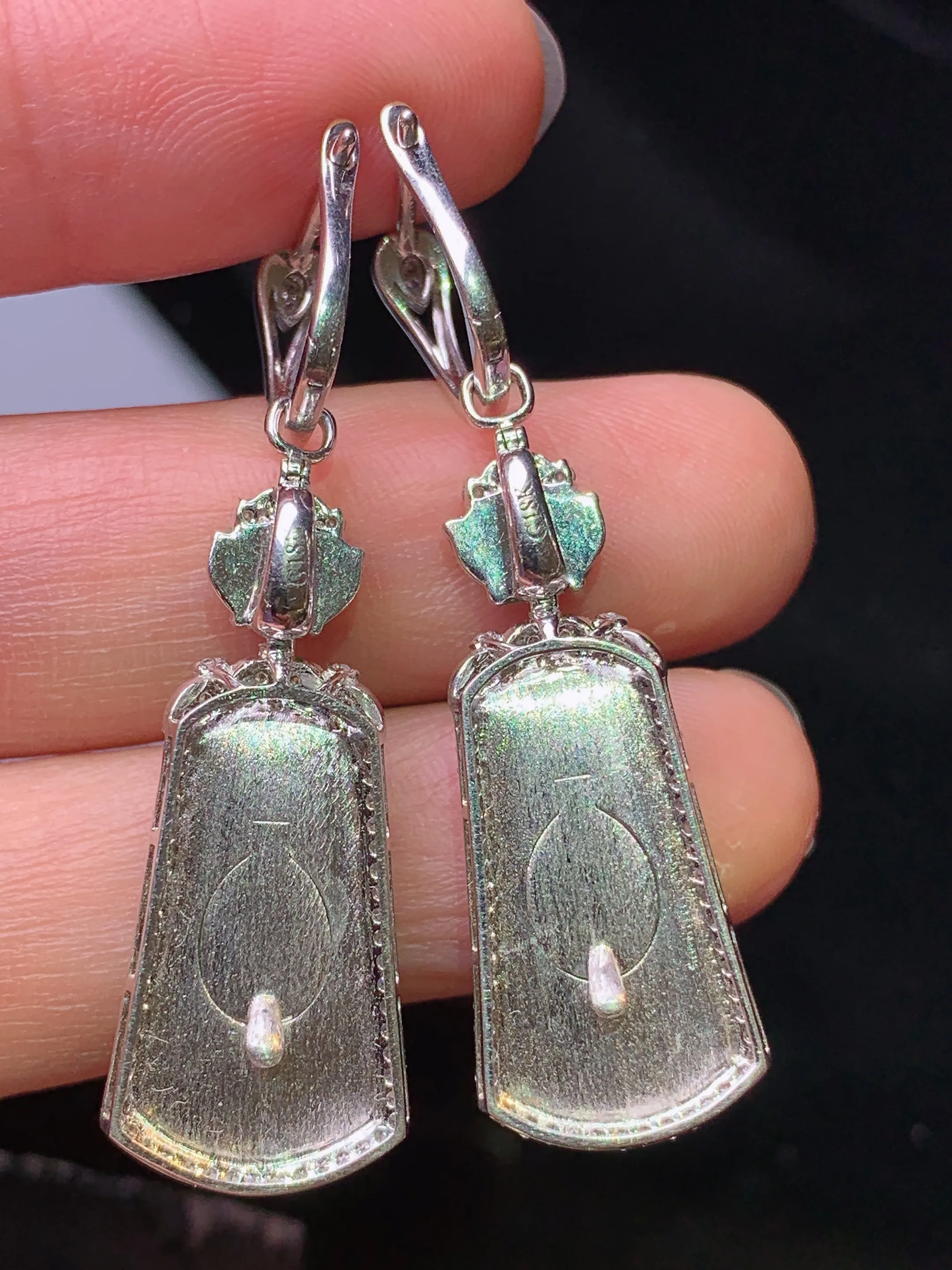 18k金钻镶嵌满绿无事牌耳坠吊坠两用款 玉质细腻 色泽艳丽清新 整体尺寸42.8*12.5*5.6