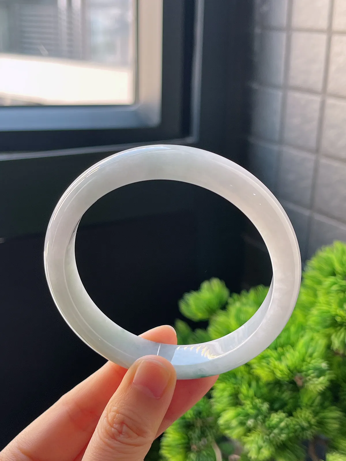 正圈62.5圈口，翡翠糯化种飘绿手镯