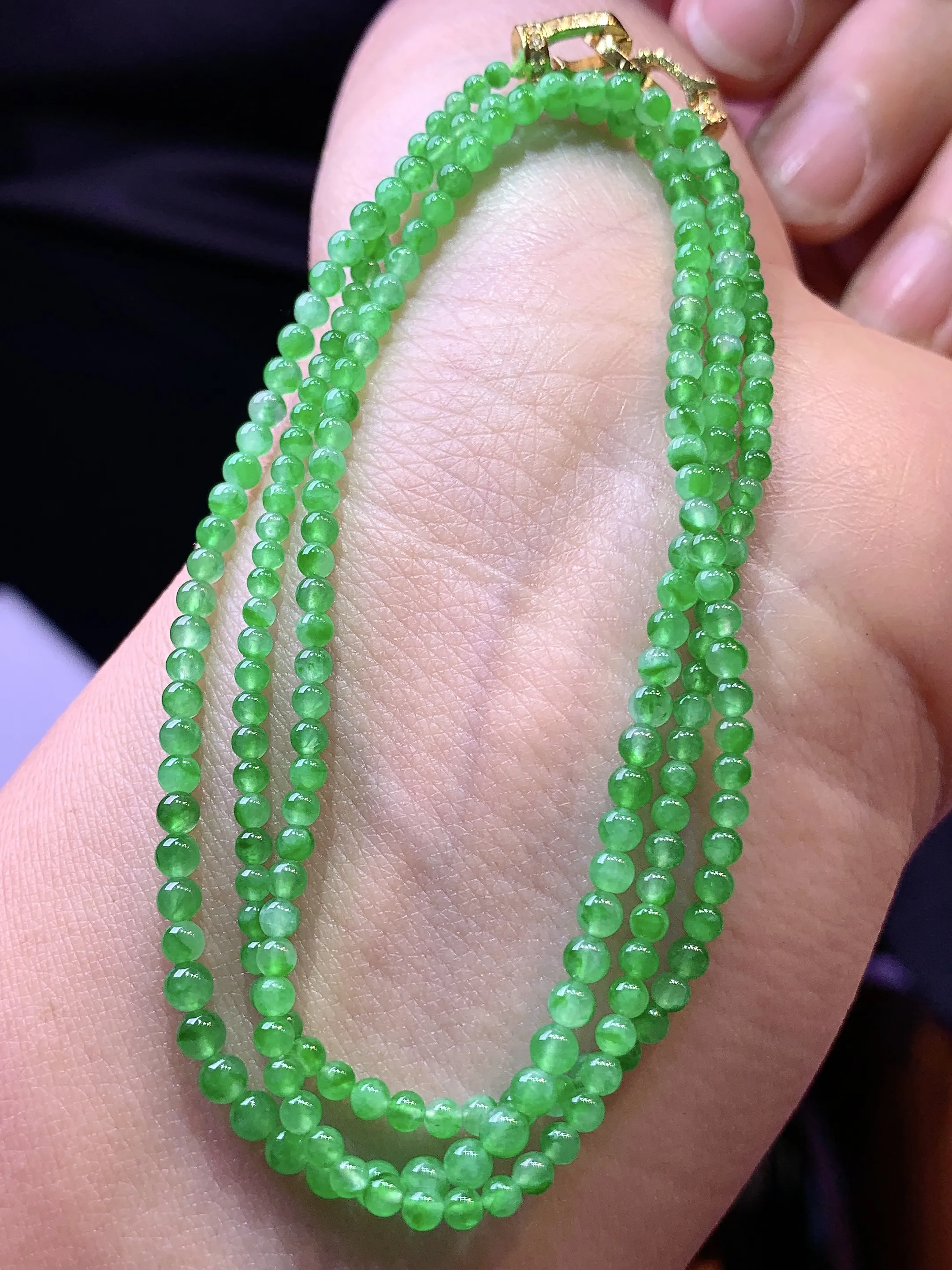 翠绿小米珠项链 玉质细腻 色泽艳丽清新 整体尺寸2.8