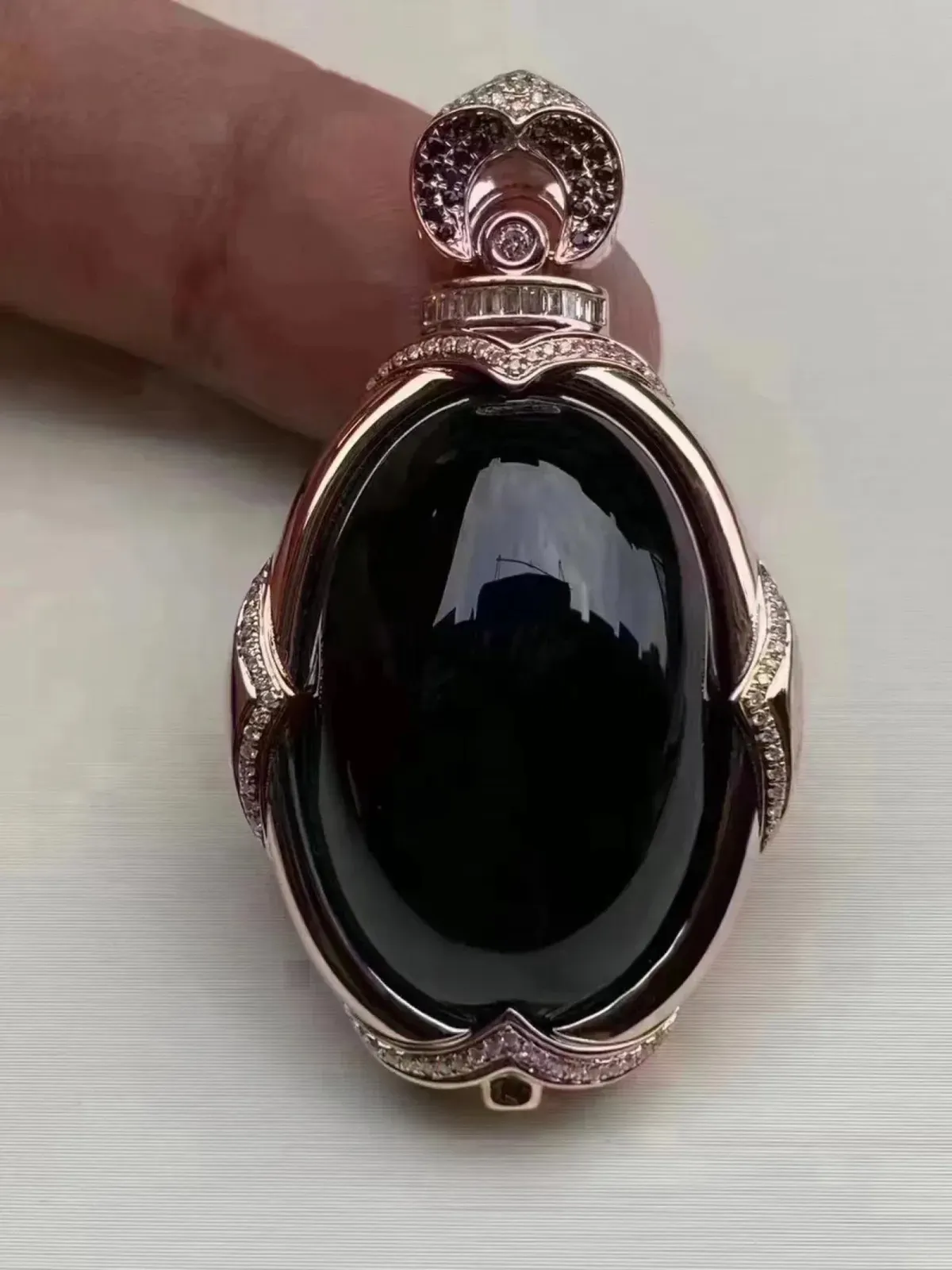 墨翠【鸽子蛋】18K金+南非钻镶嵌，细腻干净，黑度极黑，性价比高，雕工精湛，打灯透绿 裸石尺  30.0*18.8.